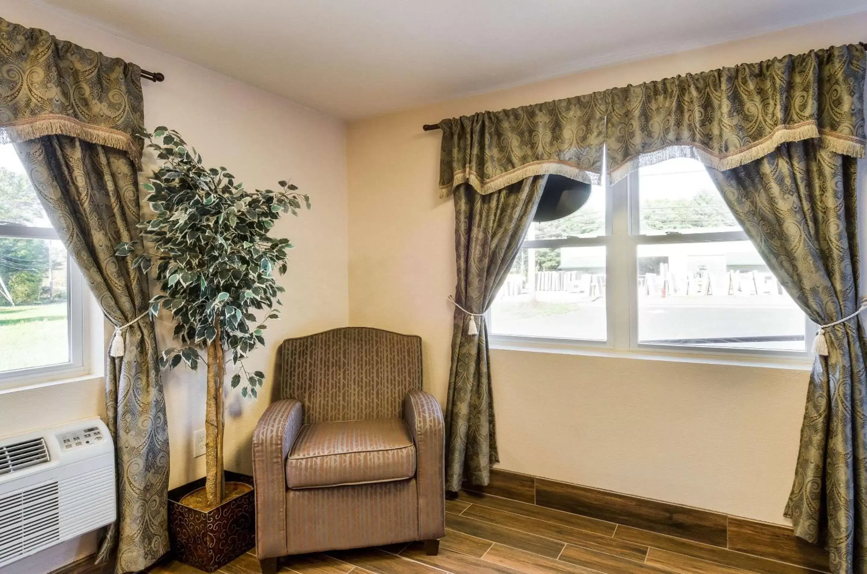 Lobby or reception, Seating Area in Rodeway Inn Middleboro-Plymouth