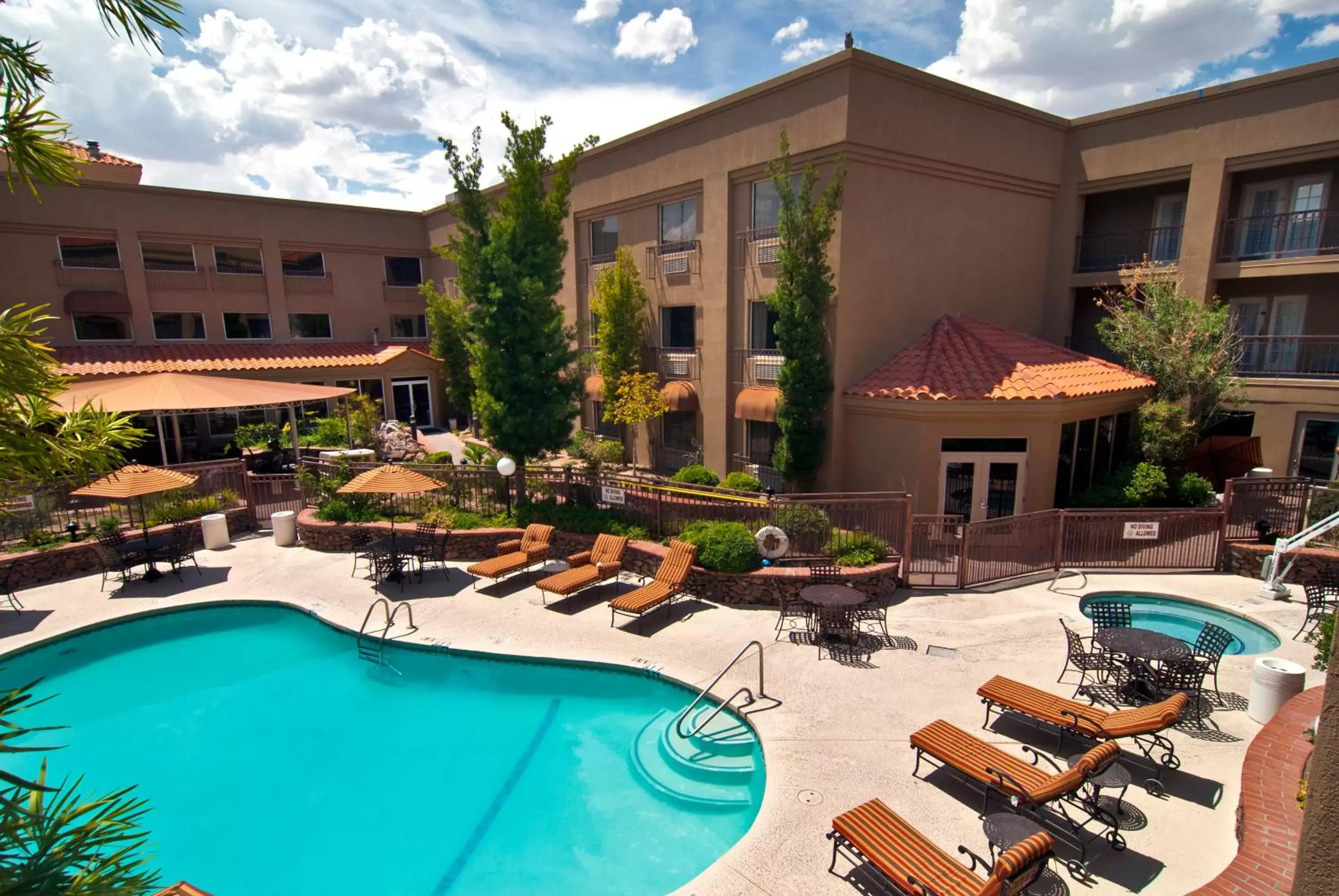 Swimming pool, Pool View in Radisson Hotel El Paso Airport