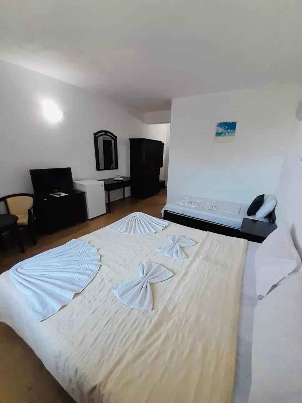 Photo of the whole room, Bed in Perla