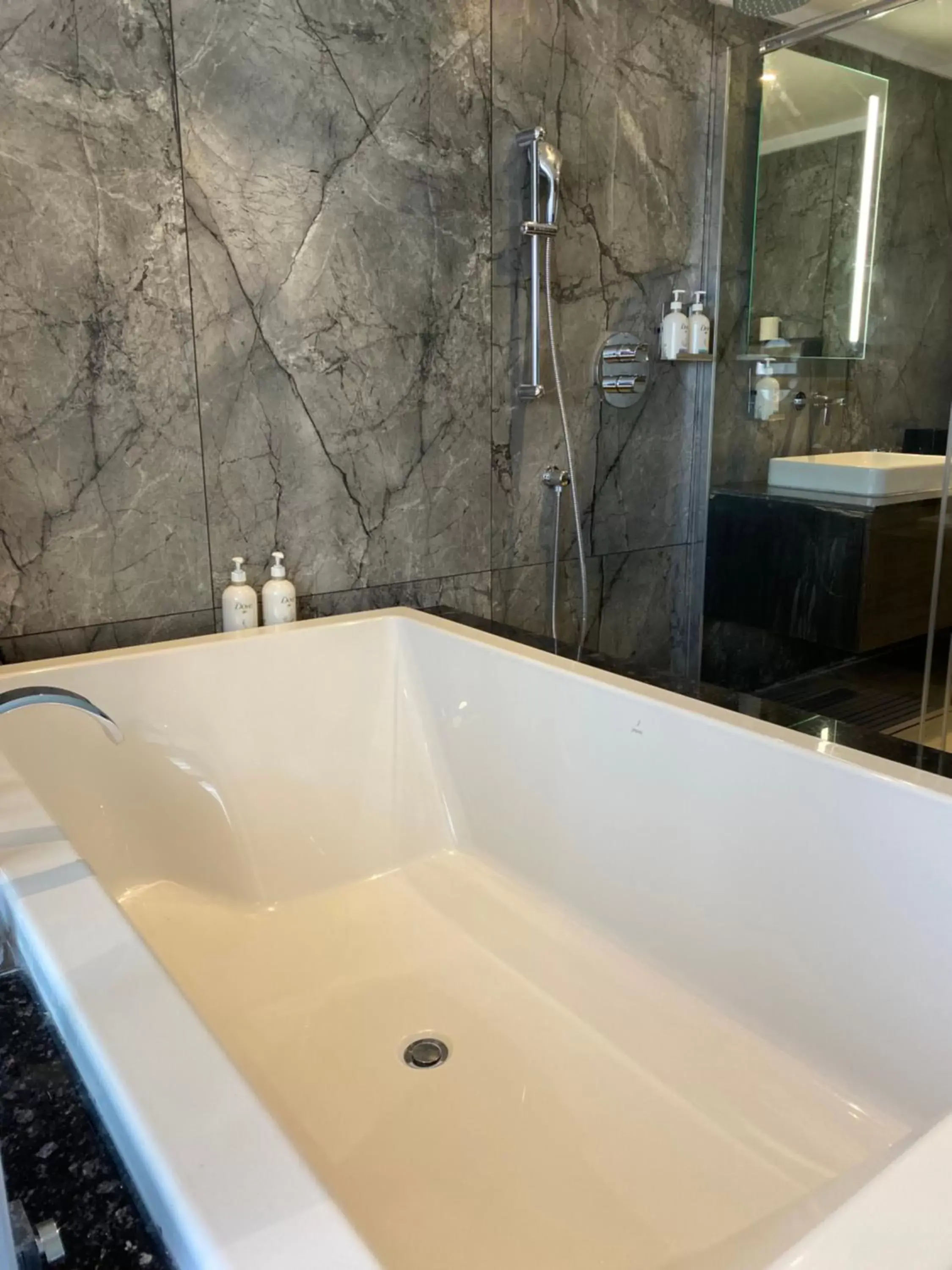 Bath, Bathroom in Holiday Inn Express & Suites Jaipur Gopalpura