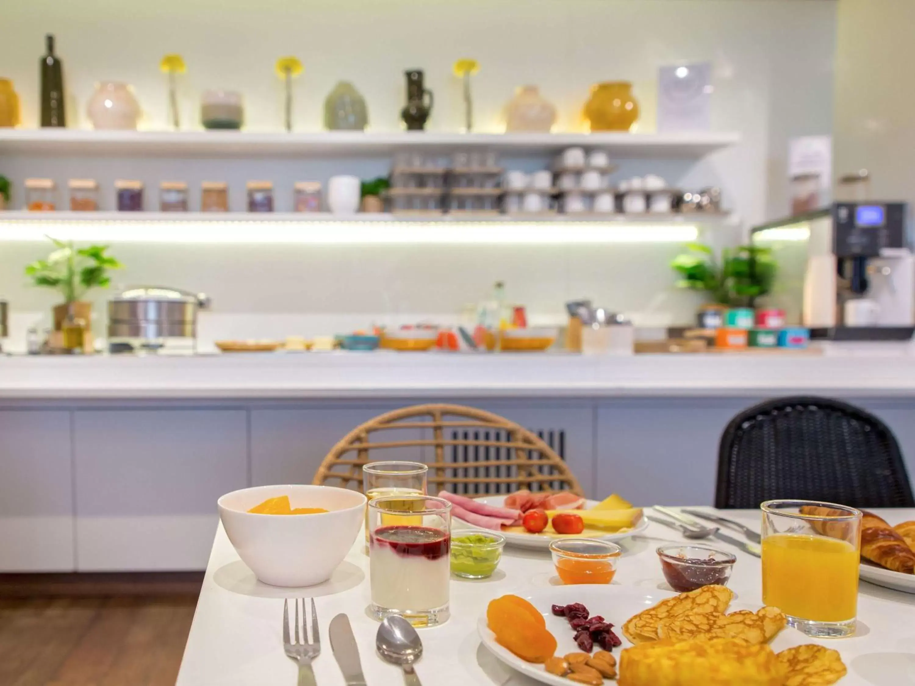 Breakfast, Restaurant/Places to Eat in Novotel Suites Perpignan Centre