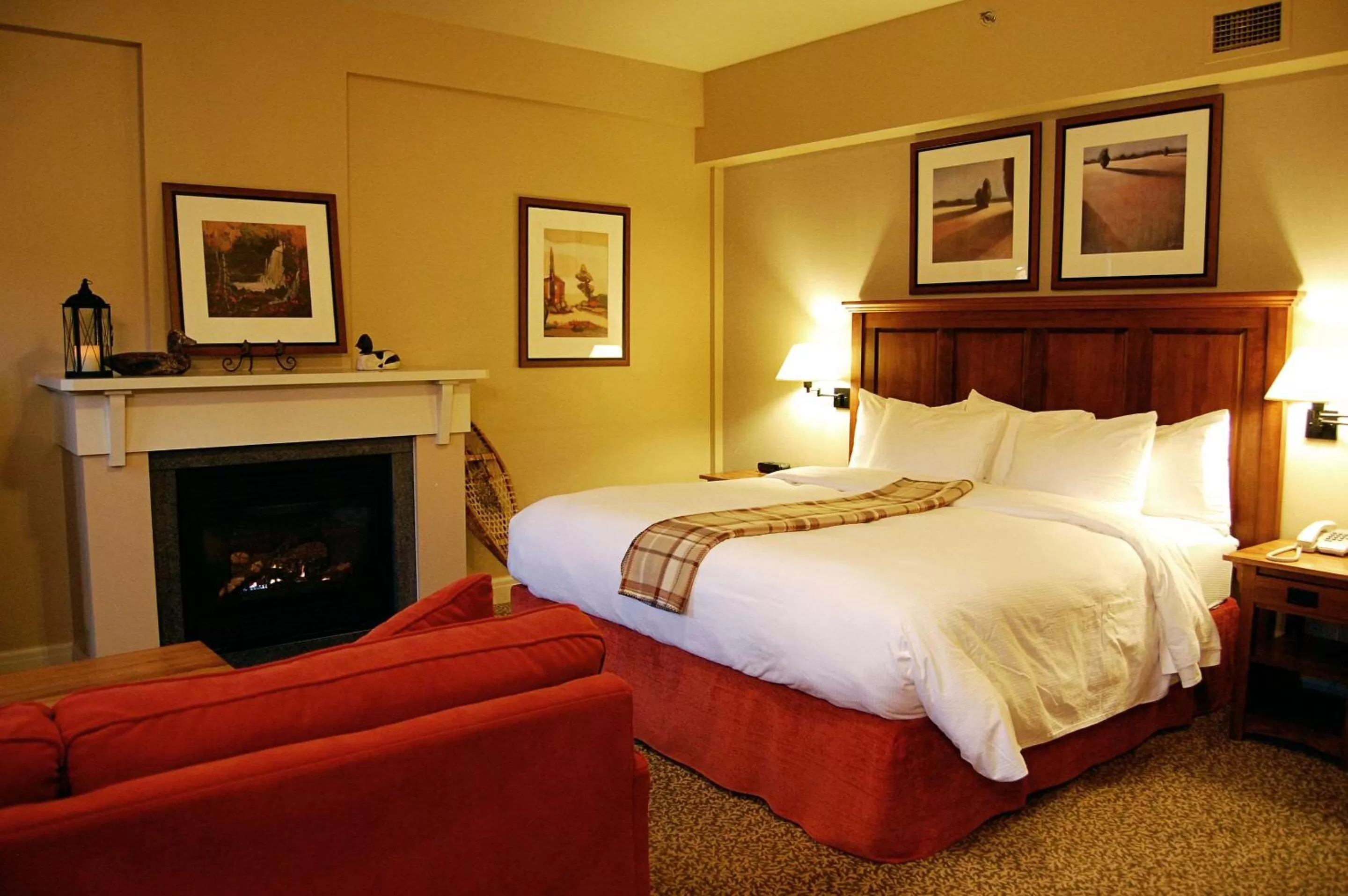 Photo of the whole room, Bed in Calabogie Peaks Hotel, Ascend Hotel Collection