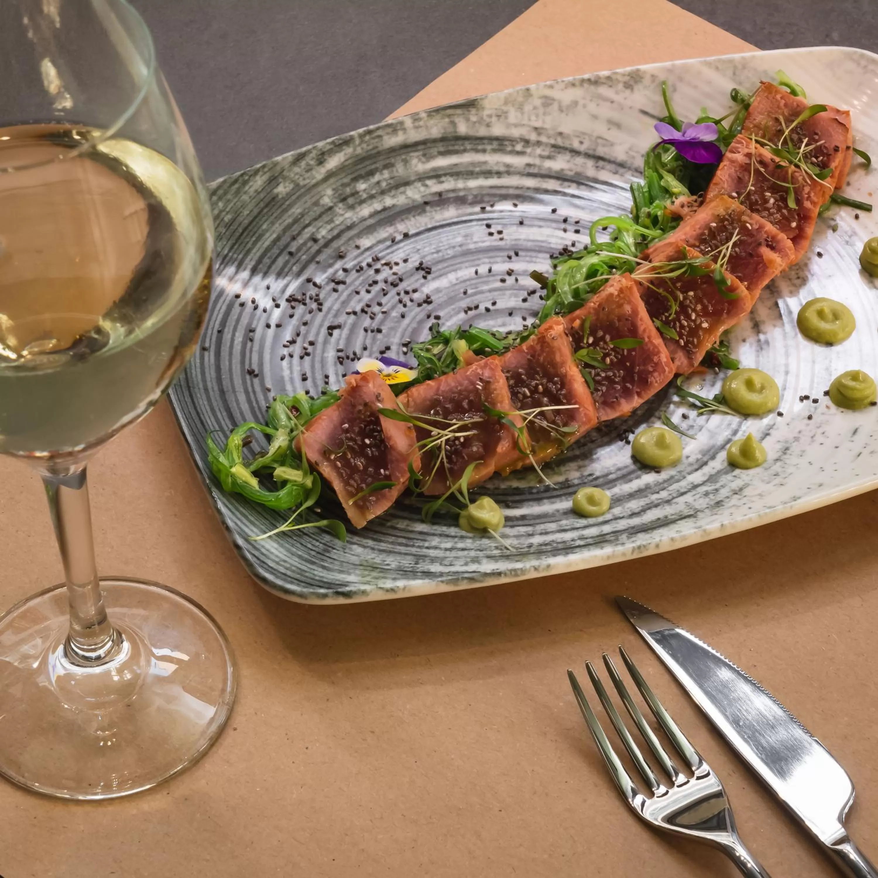 Restaurant/places to eat in Praxitelous Luxury Suites