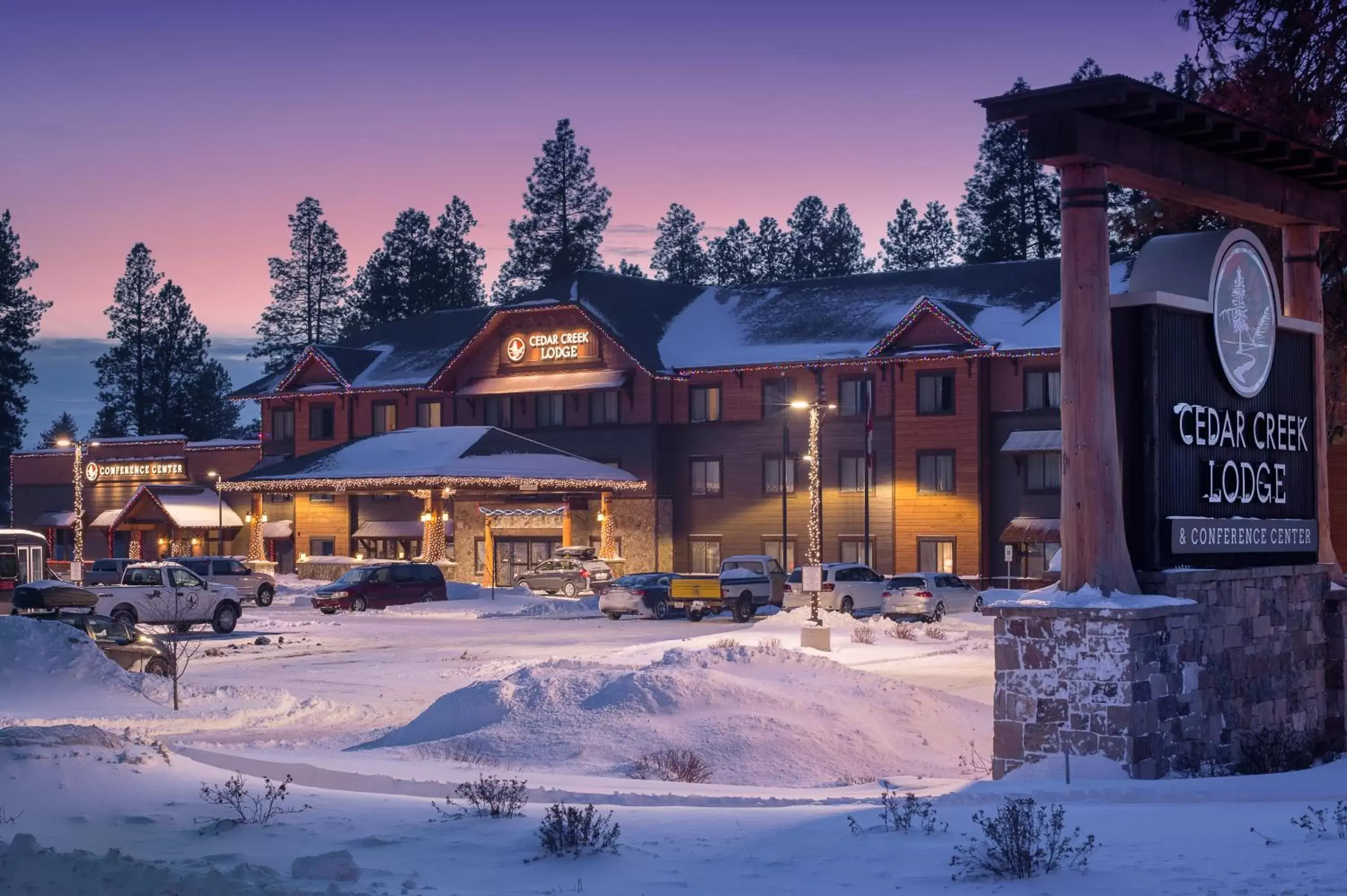 Facade/entrance, Winter in Cedar Creek Lodge & Conference Center
