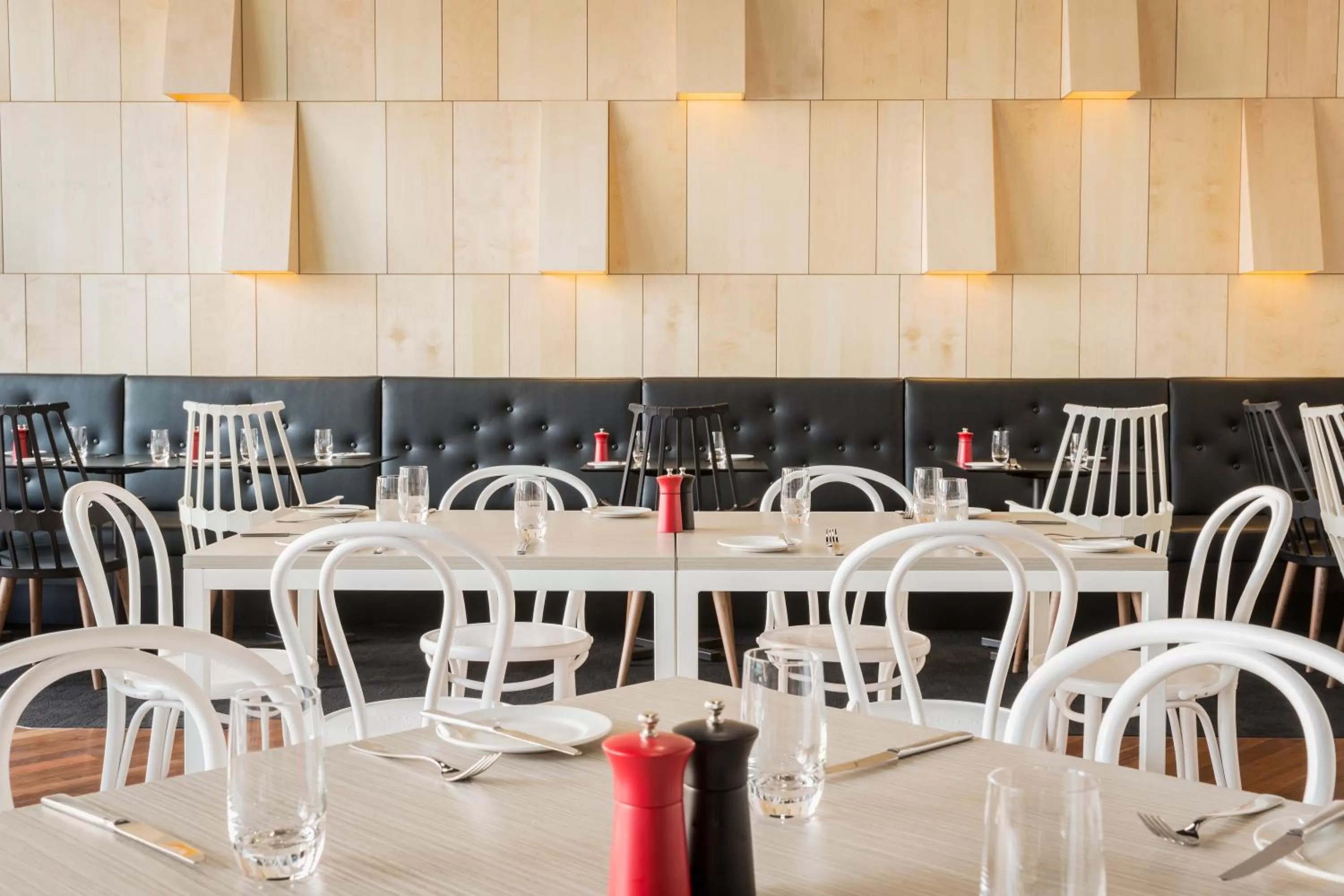 Restaurant/places to eat in ibis Adelaide