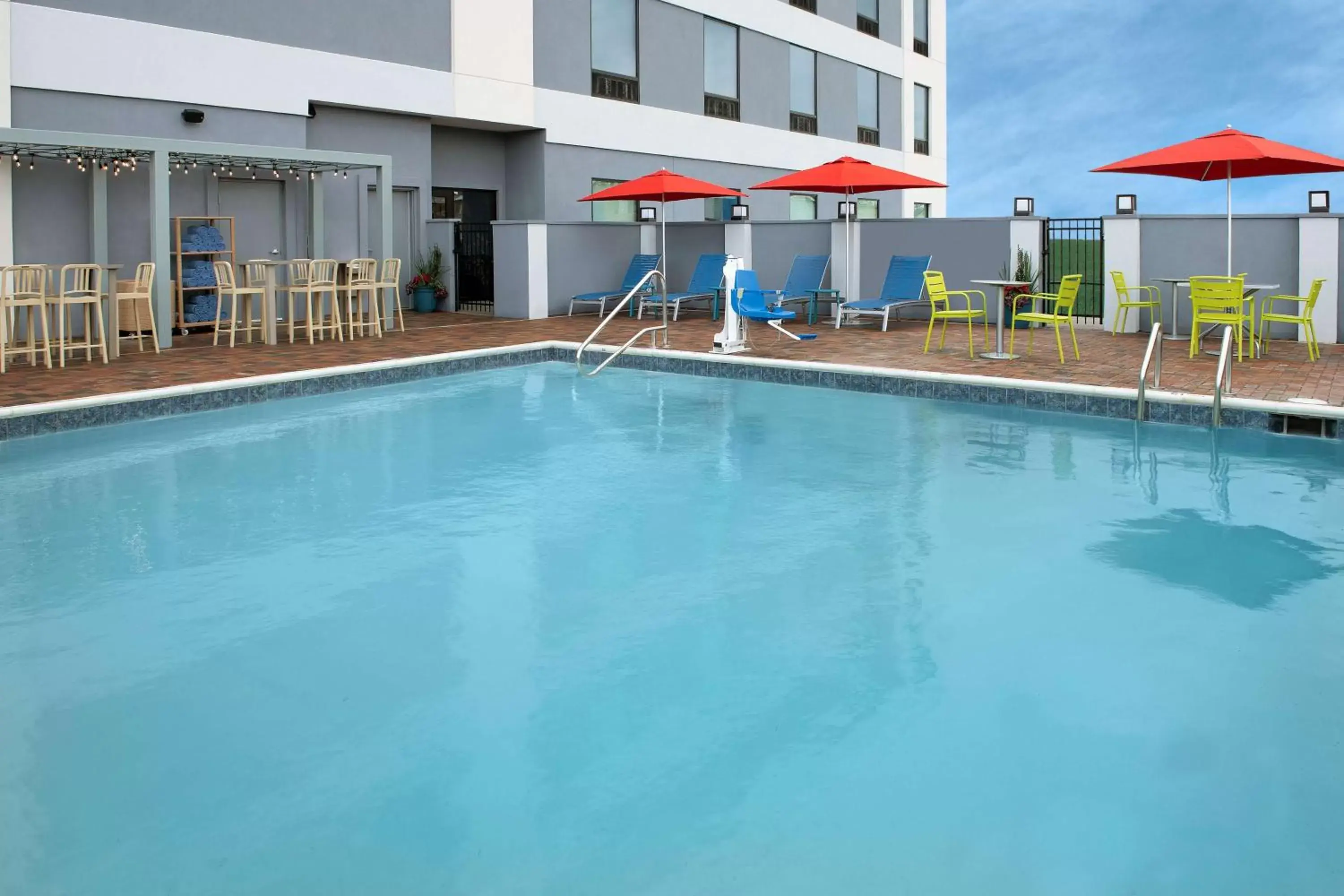 Pool view, Swimming Pool in Home2 Suites By Hilton Kenner New Orleans Arpt