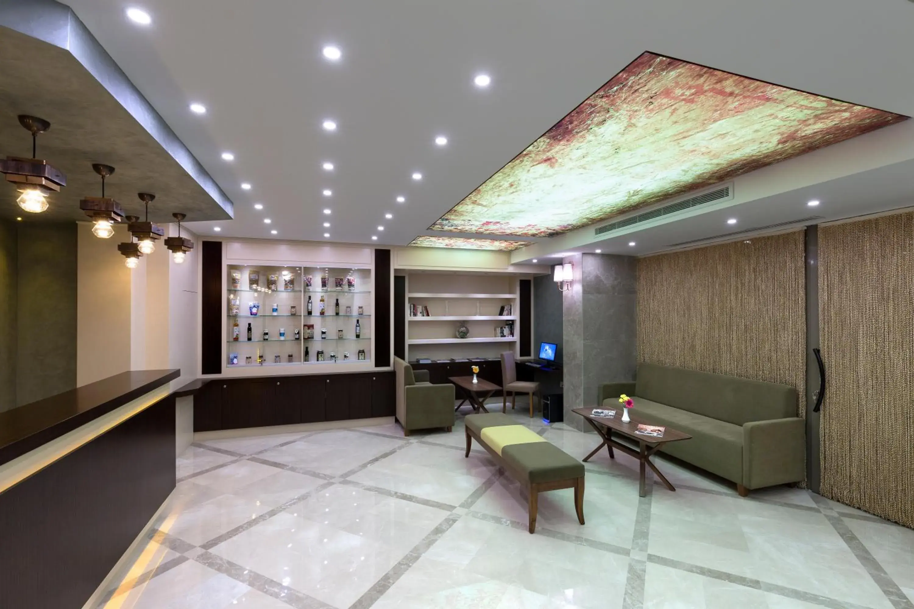 Lobby or reception, Lounge/Bar in Regard Hotel