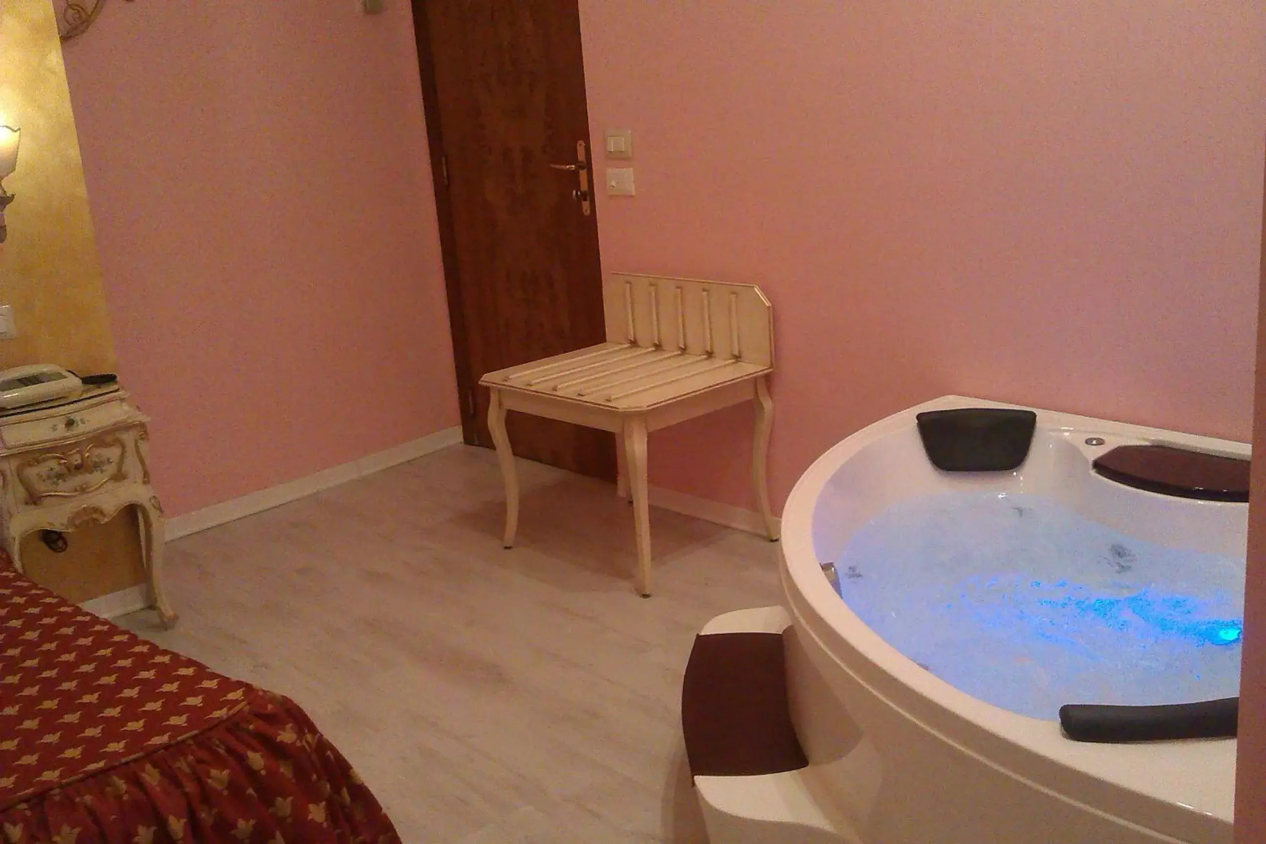 Hot Tub in Garda Sol SPA Hotel & Appartamenti