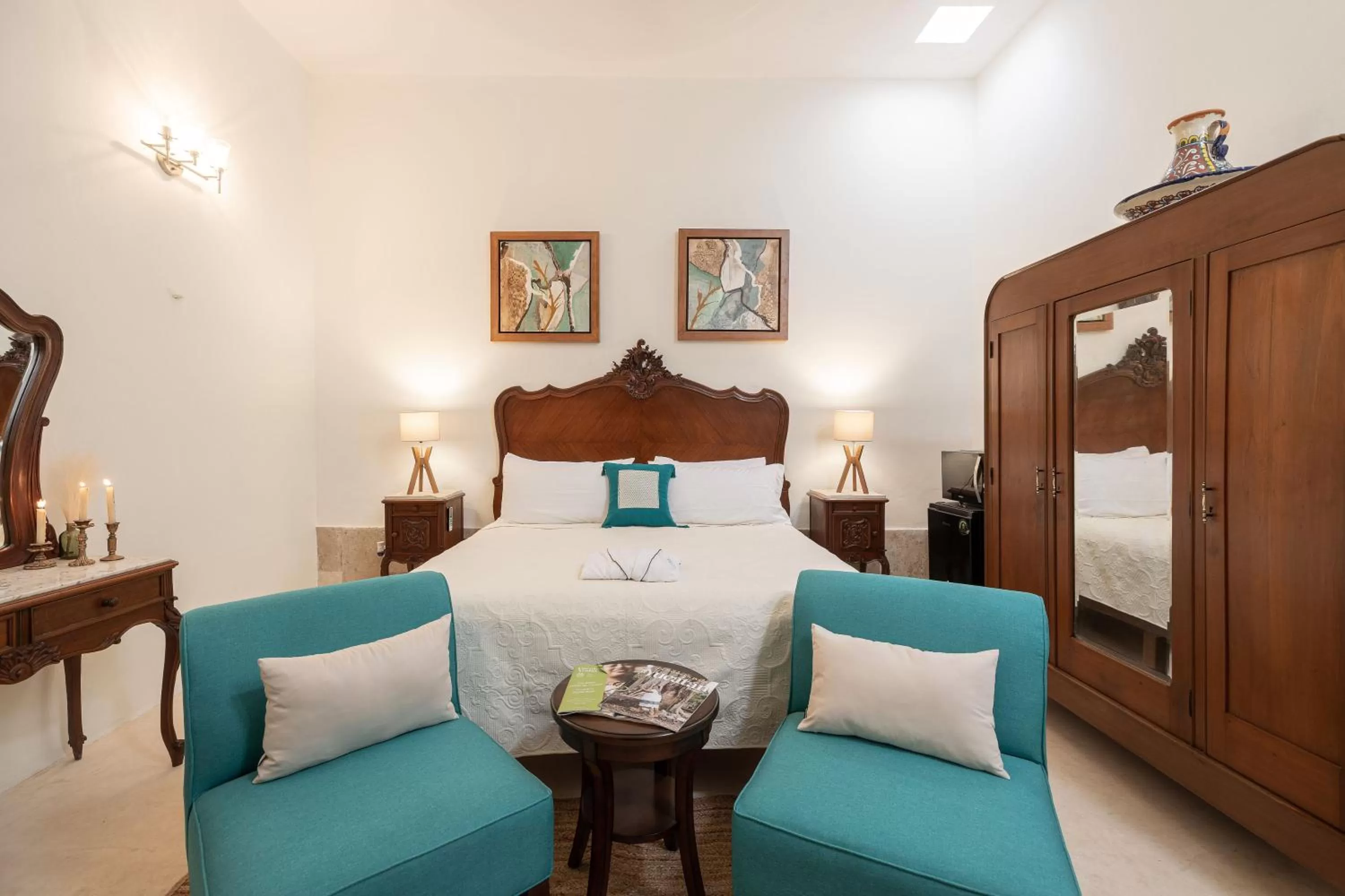 Photo of the whole room, Bed in Casa Dos Lirios Hotel Boutique