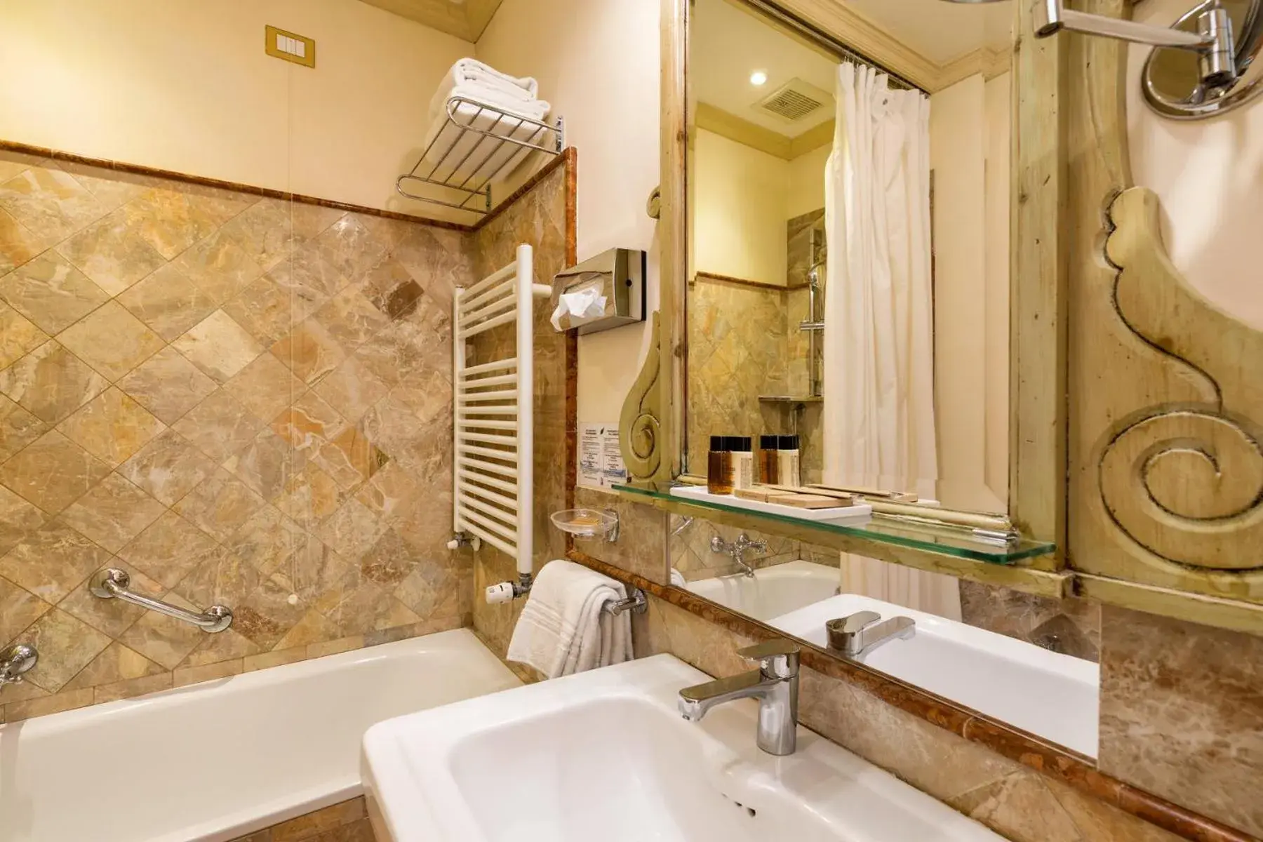 Bathroom in Hotel Villa Laguna