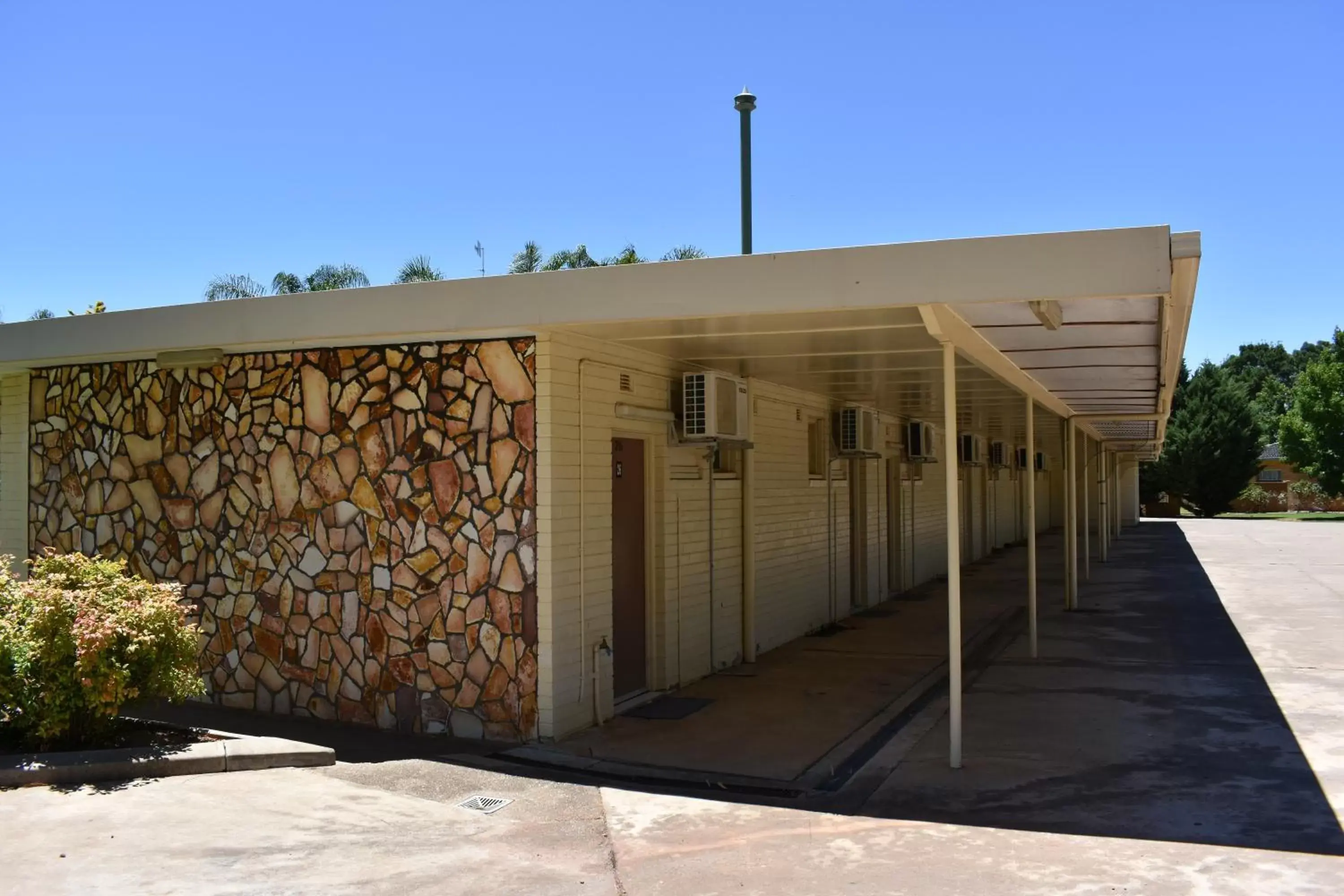 Property Building in Motel Riverina