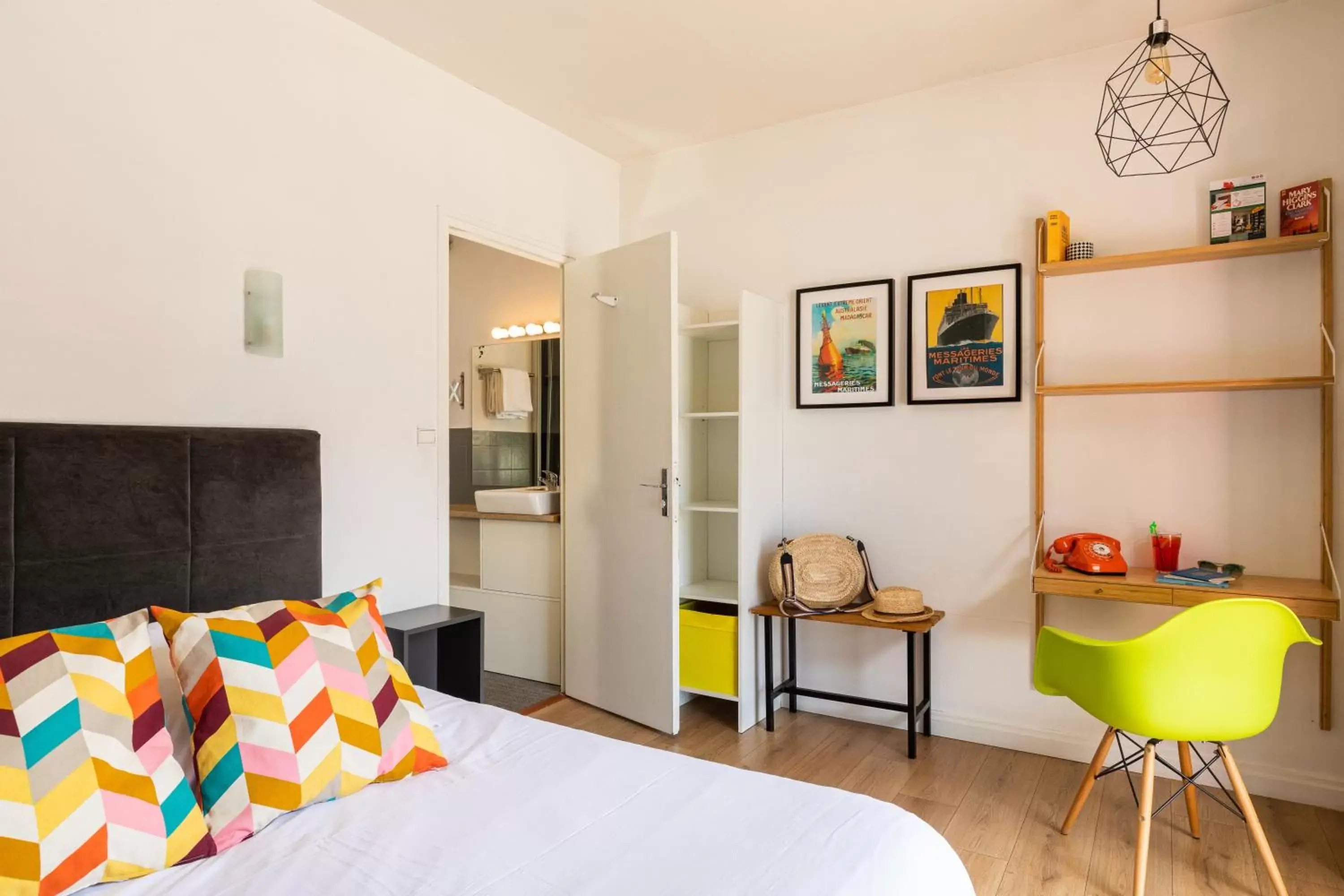 Photo of the whole room, Bed in Hôtel Les Hauts de Meursault Photo of the whole room, Bed in Hôtel Les Hauts de Meursault