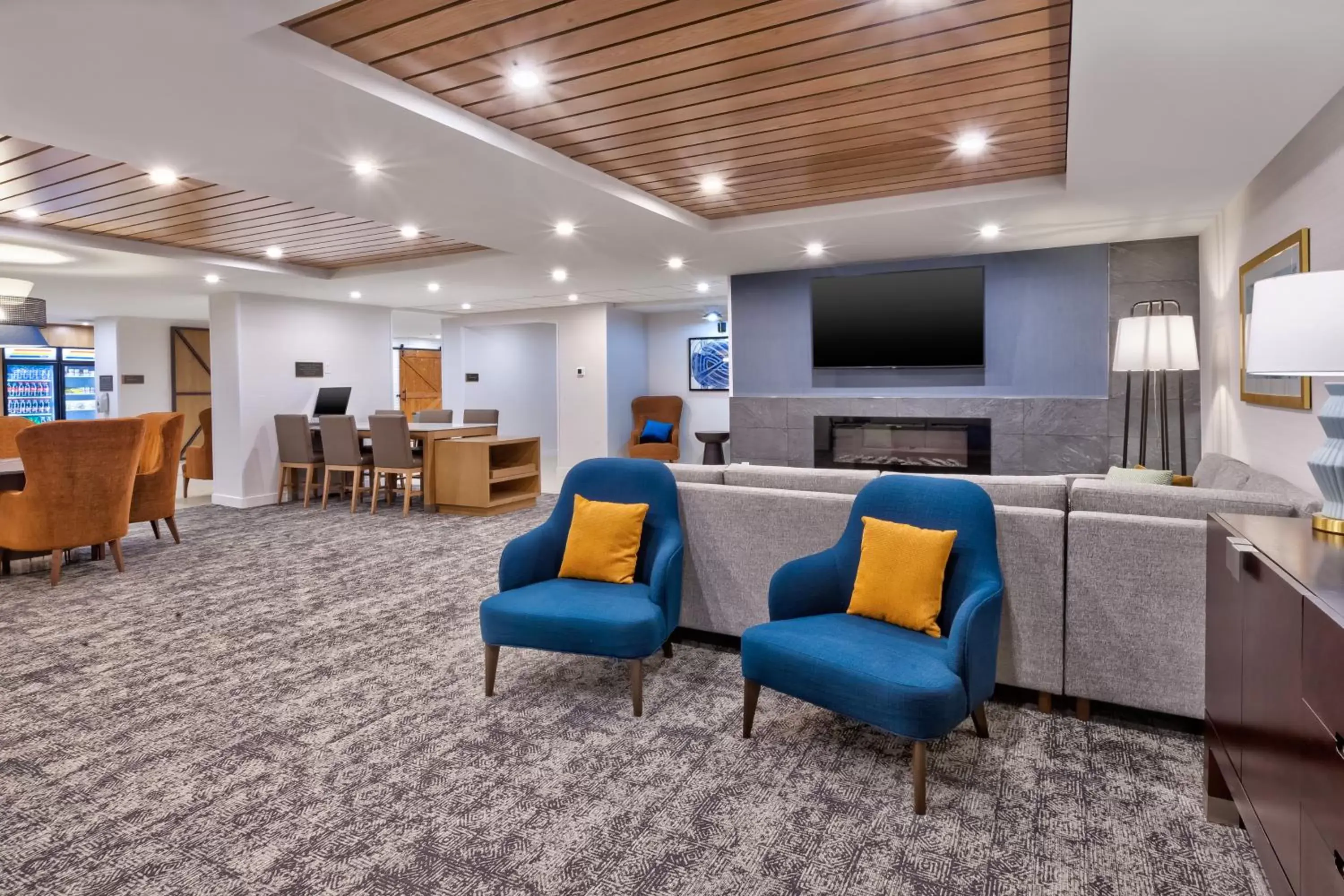 Lobby or reception in Staybridge Suites Pittsburgh Airport, an IHG Hotel