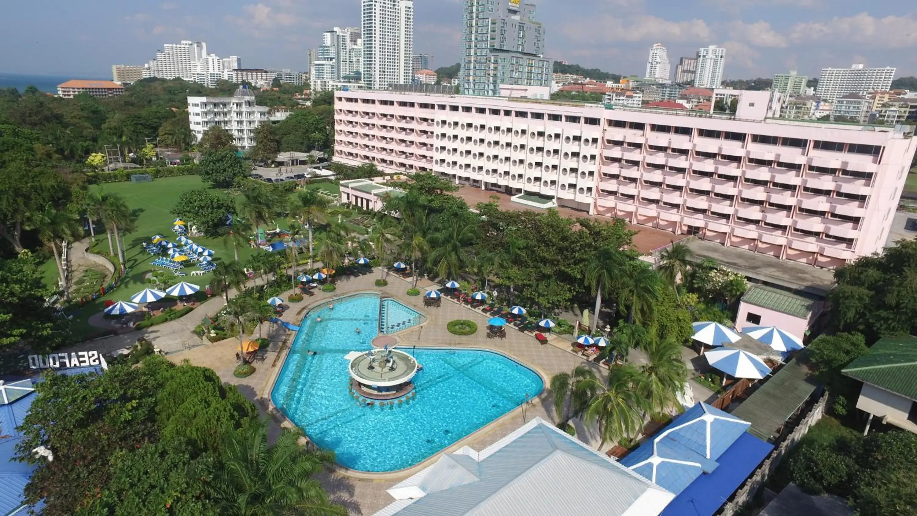 Pool view, Bird's-eye View in Asia Pattaya Hotel