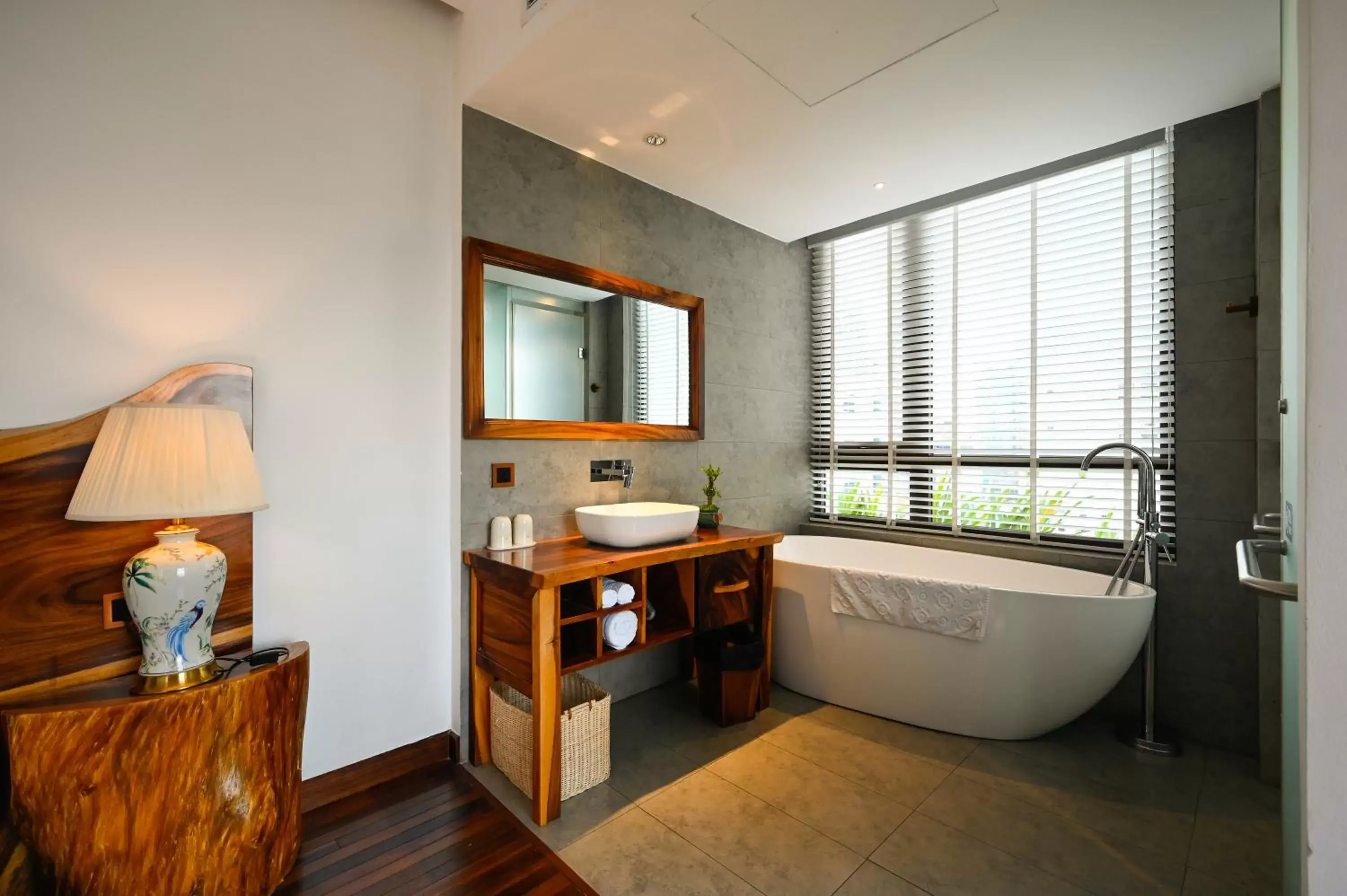Bath, Bathroom in SKY GEM CENTRAL HOTEL