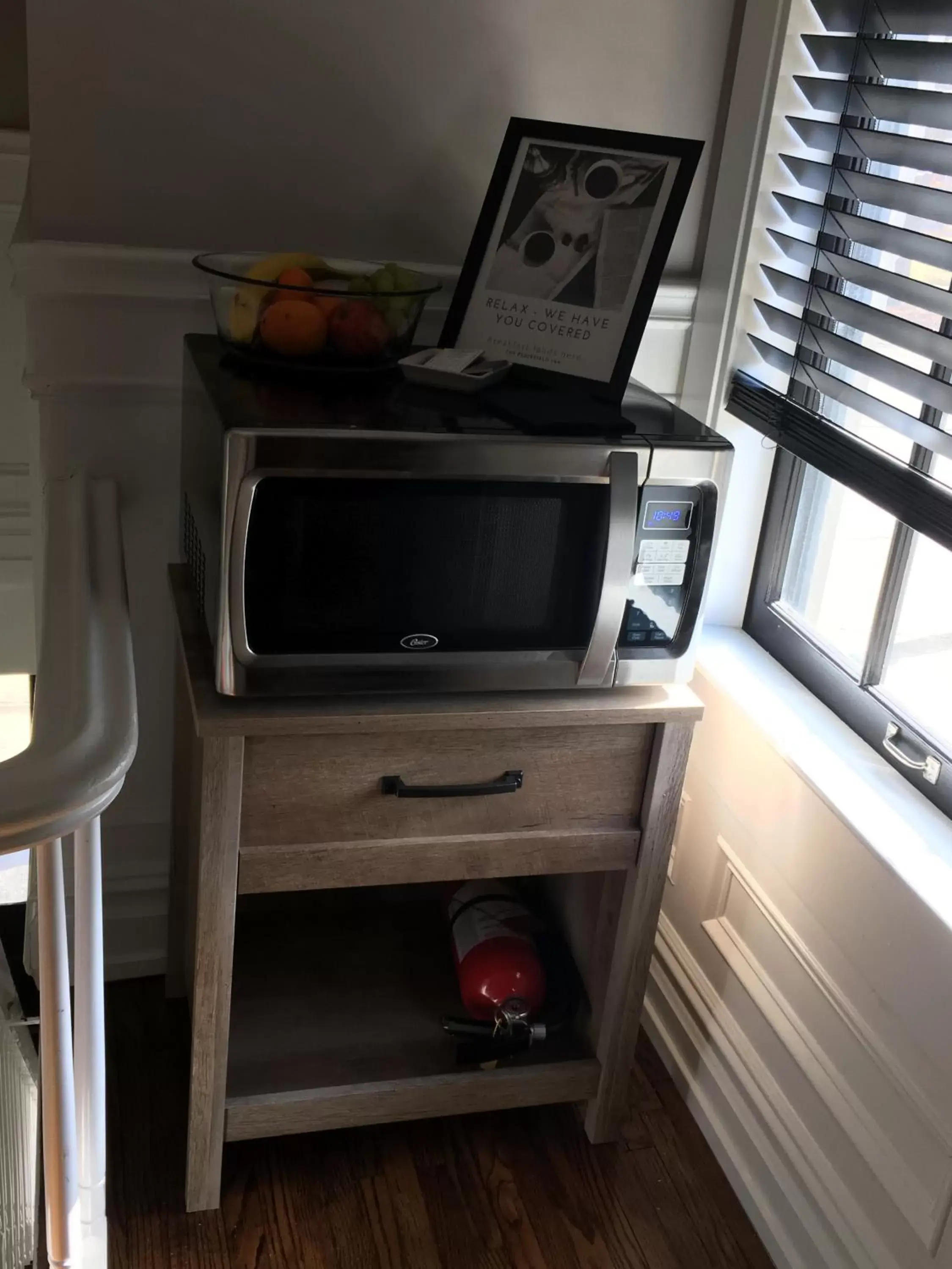 Kitchen or kitchenette, TV/Entertainment Center in The Plainfield Inn