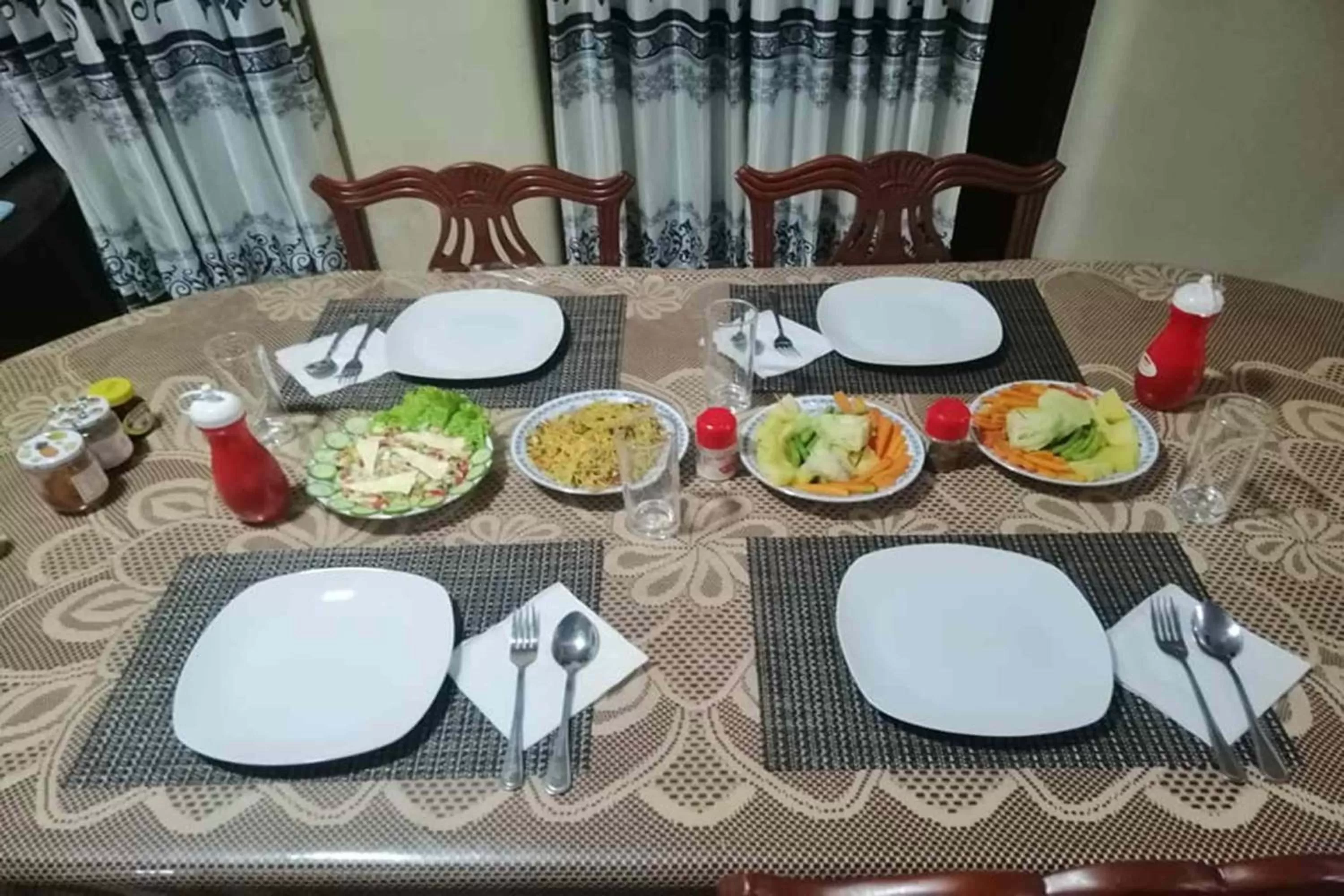 Restaurant/places to eat, Dining Area in Airport A4 Transit Hub - Eco Chalets