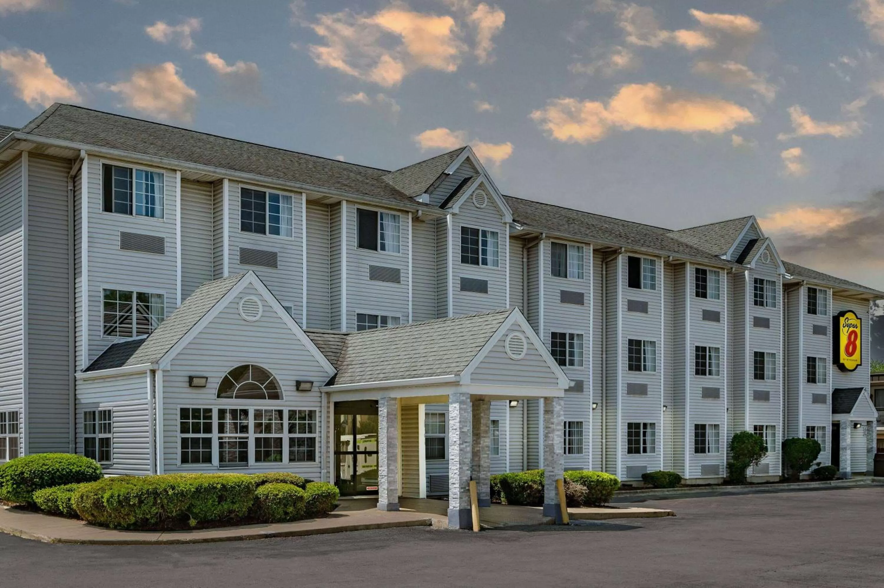 Property building in Super 8 by Wyndham Joliet