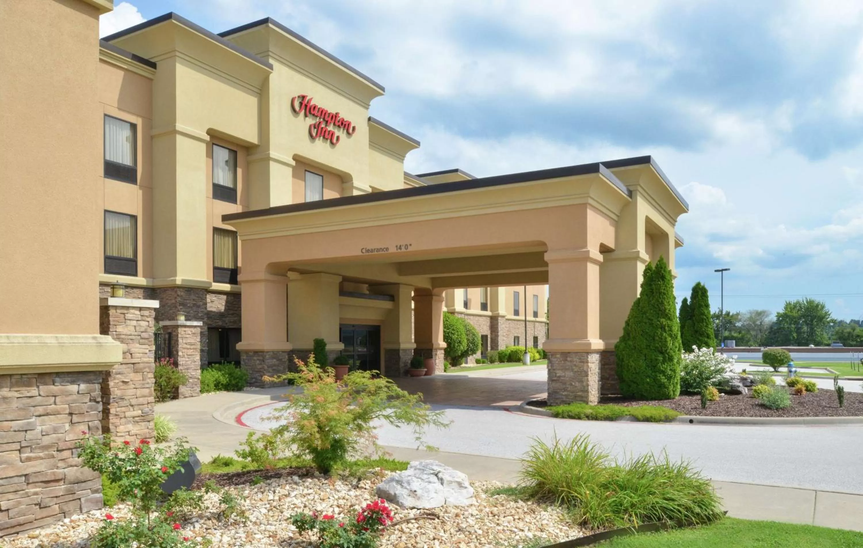 Property building in Hampton Inn Harrison
