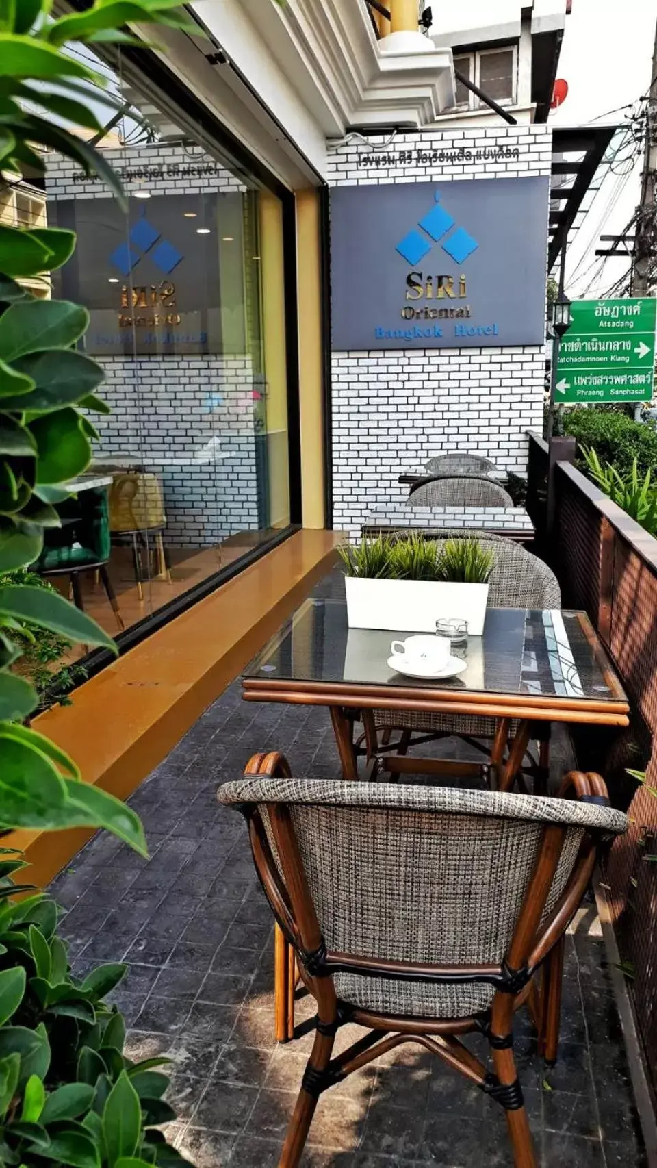 Lounge or bar in Siri Oriental Bangkok Hotel - SHA Extra Plus