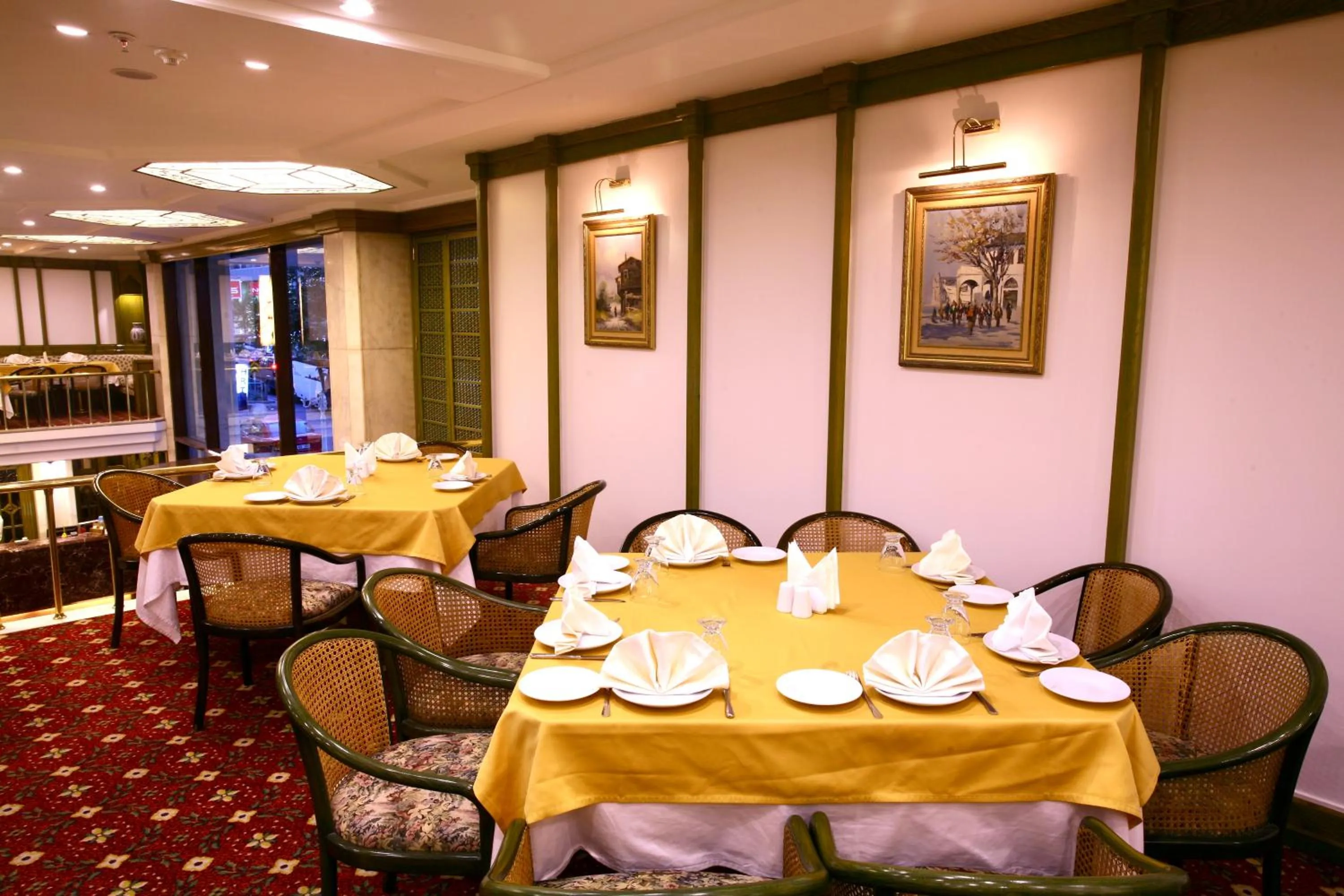 Restaurant/places to eat in Istanbul Royal Hotel