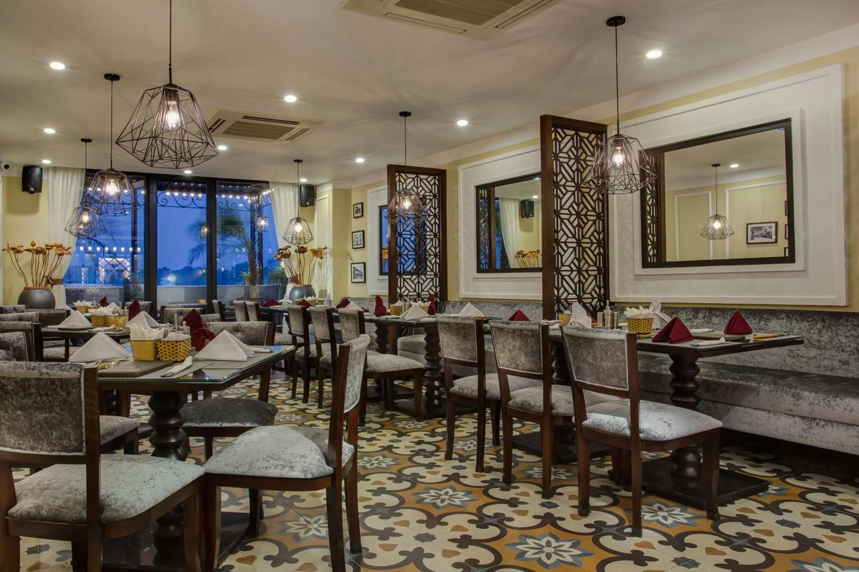 Restaurant/places to eat in Hanoi Marvellous Hotel & Spa