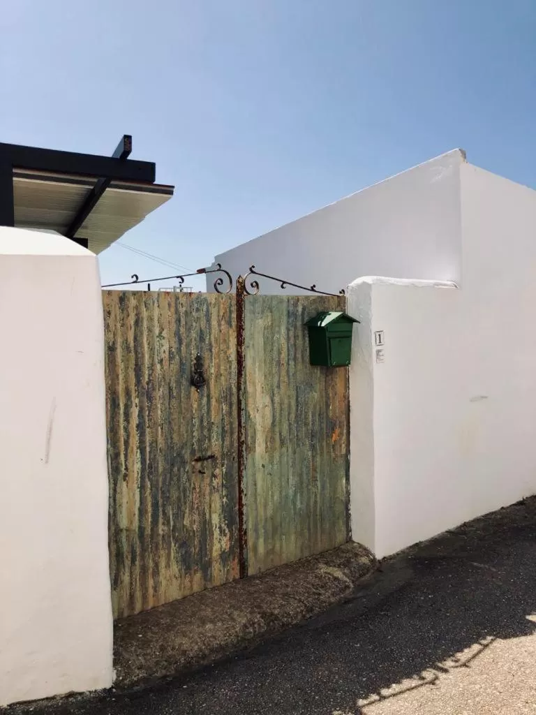 Facade/entrance in Bedebike