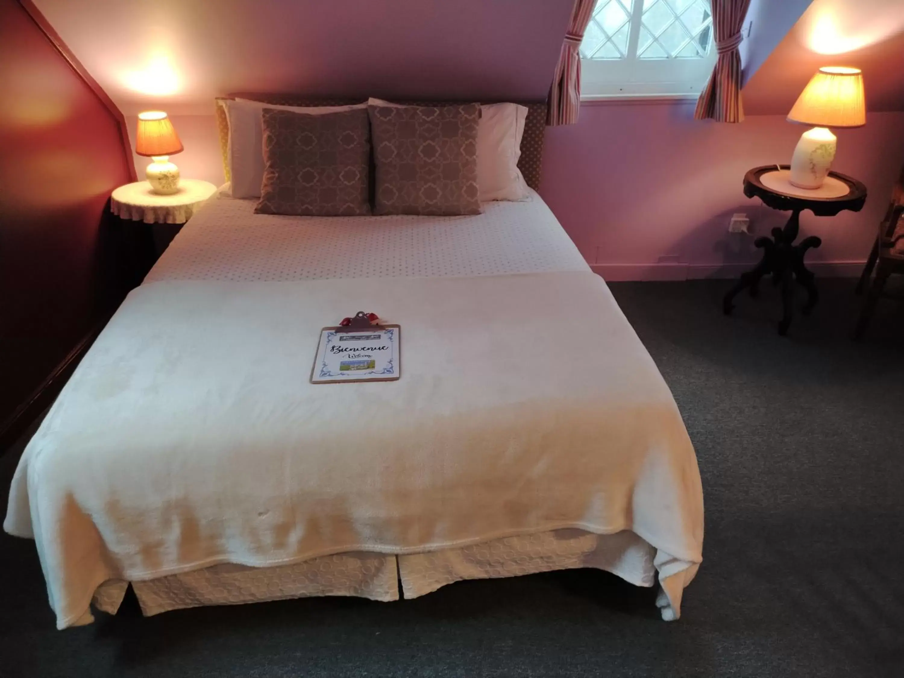 Bed in Auberge La Châtelaine