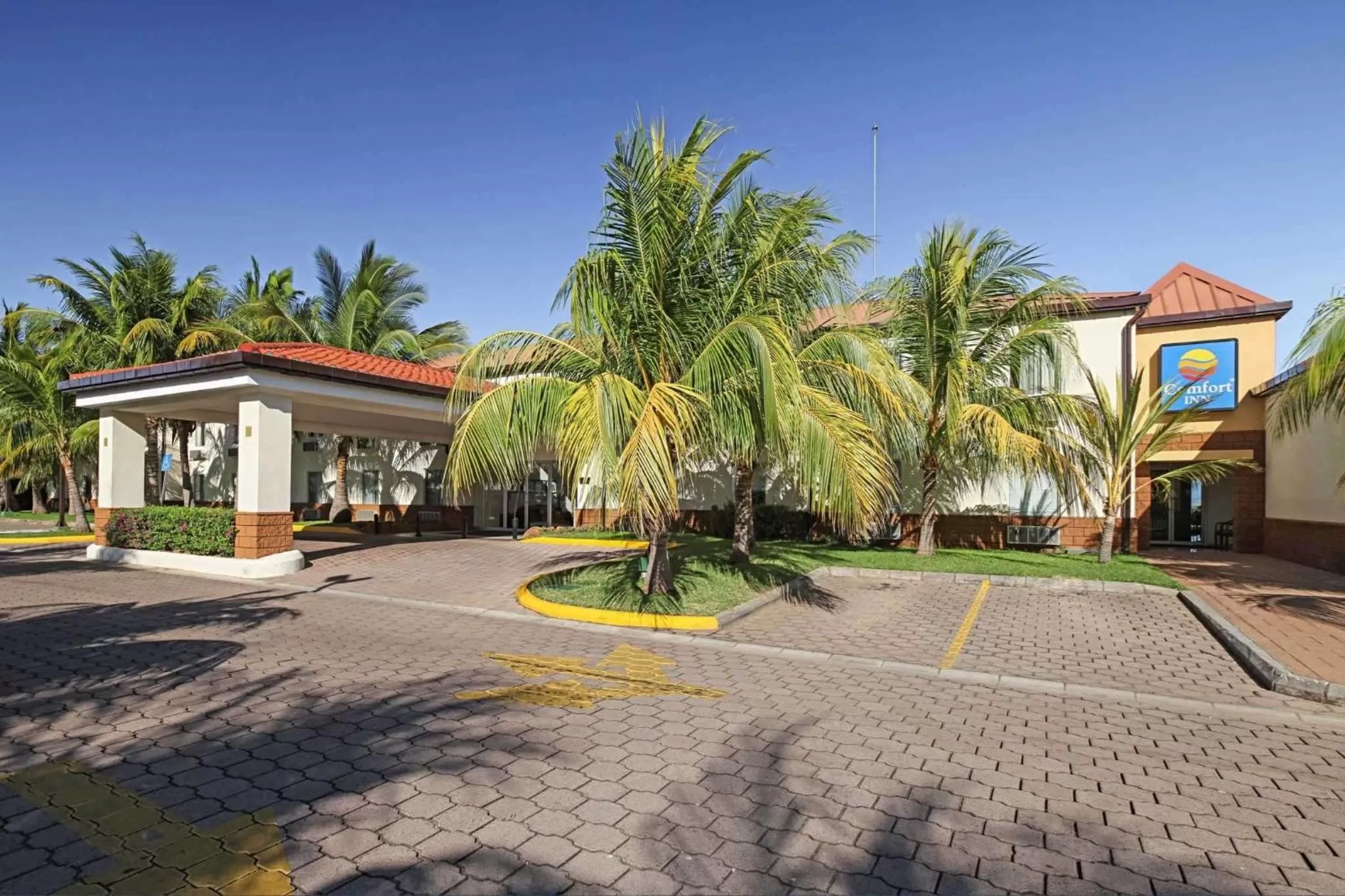 Property building in Comfort Inn Real La Union