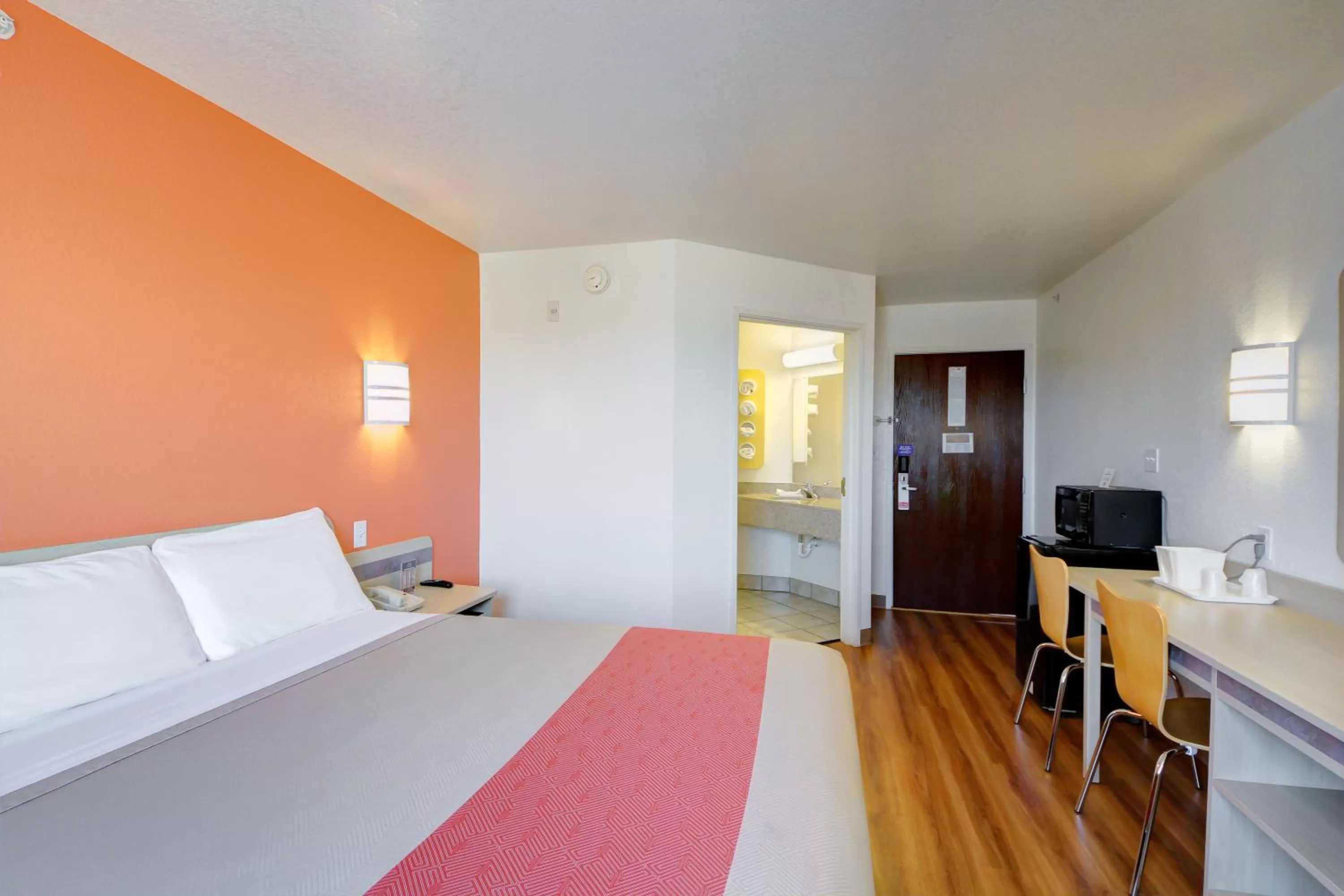 Bedroom, Bed in Motel 6-El Reno, OK