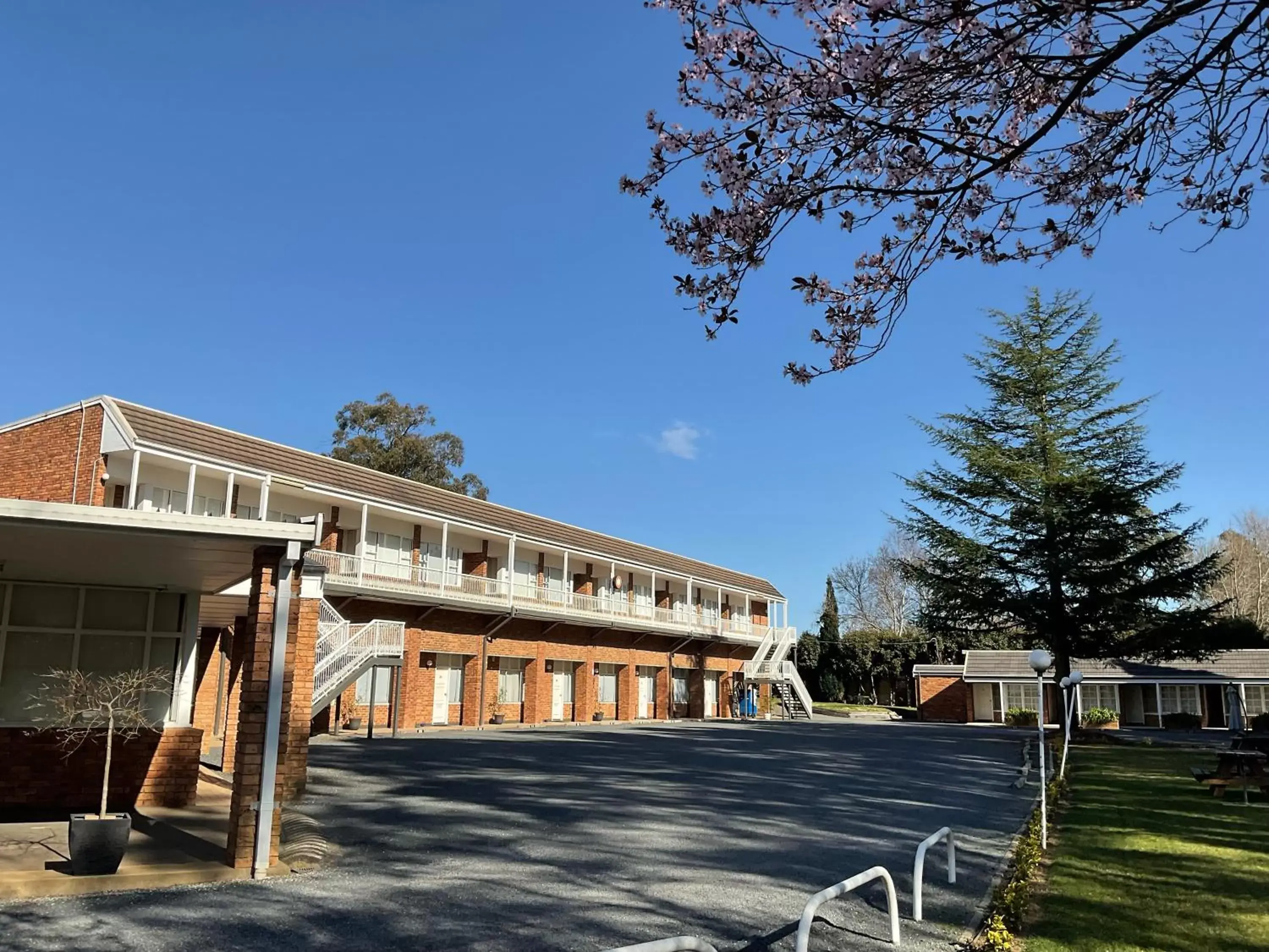 Property Building in Oxley Motel