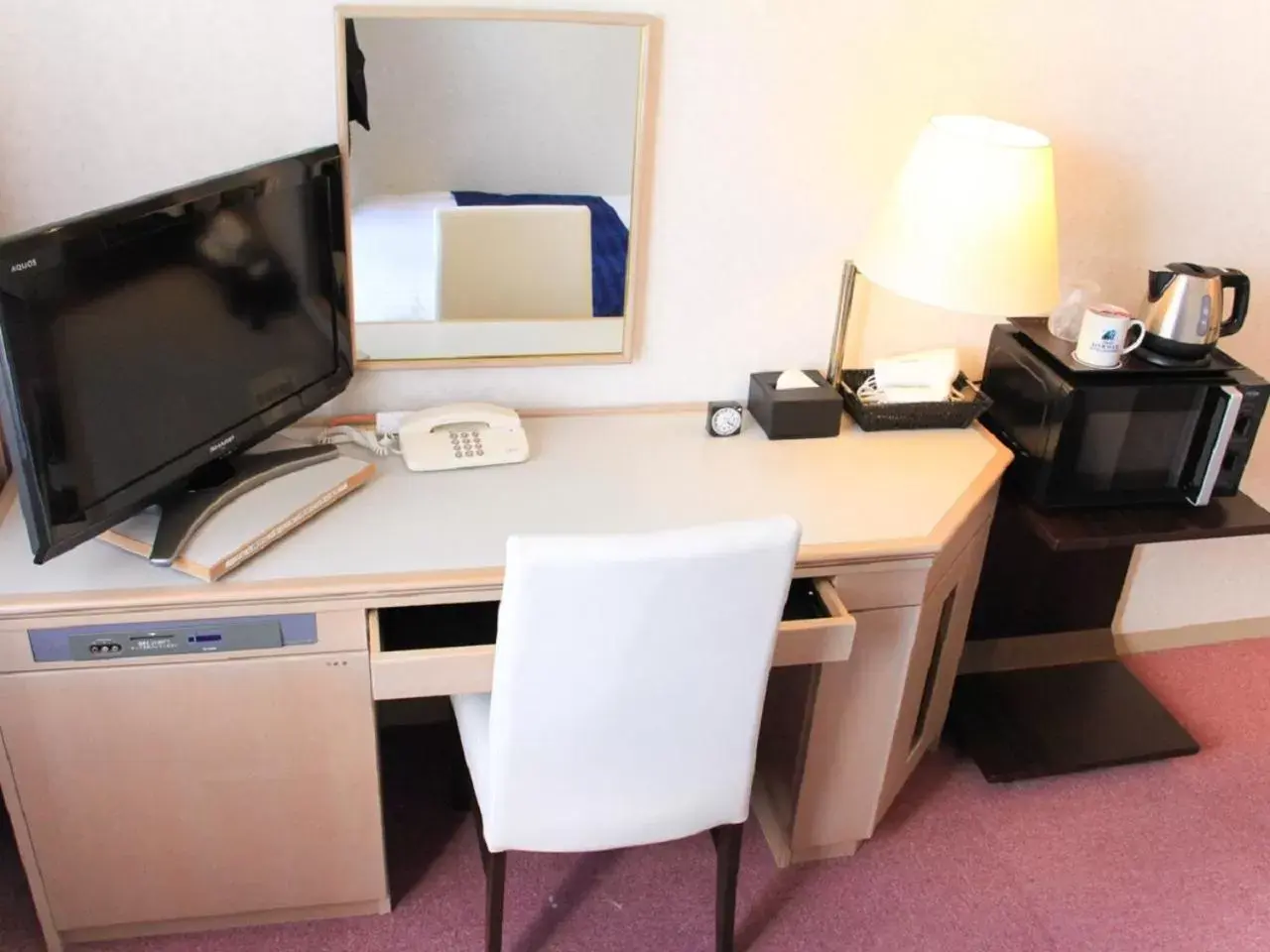 TV and multimedia, TV/Entertainment Center in HOTEL LiVEMAX BUDGET Kagoshima