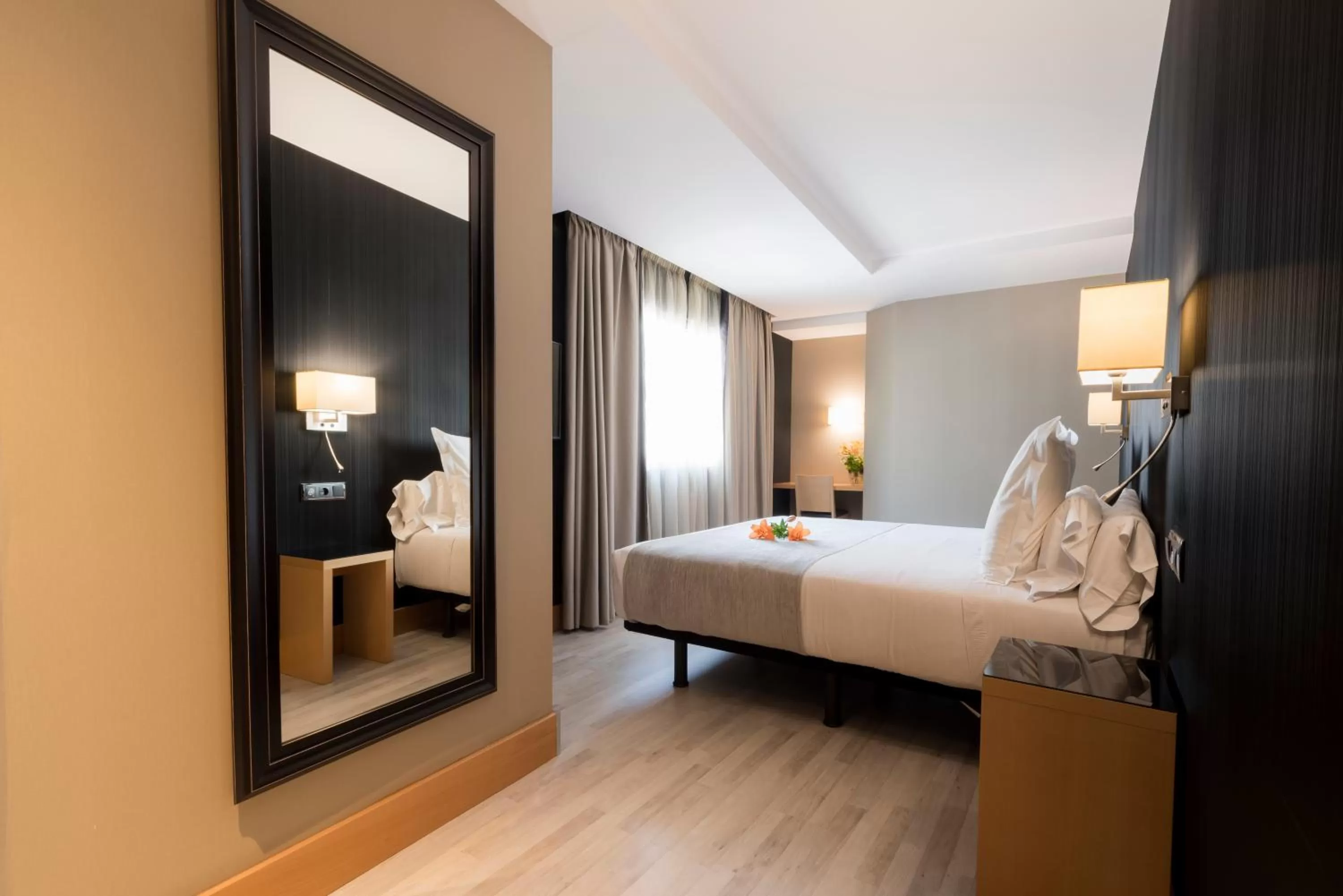 Bedroom, Bed in Hotel Plaza