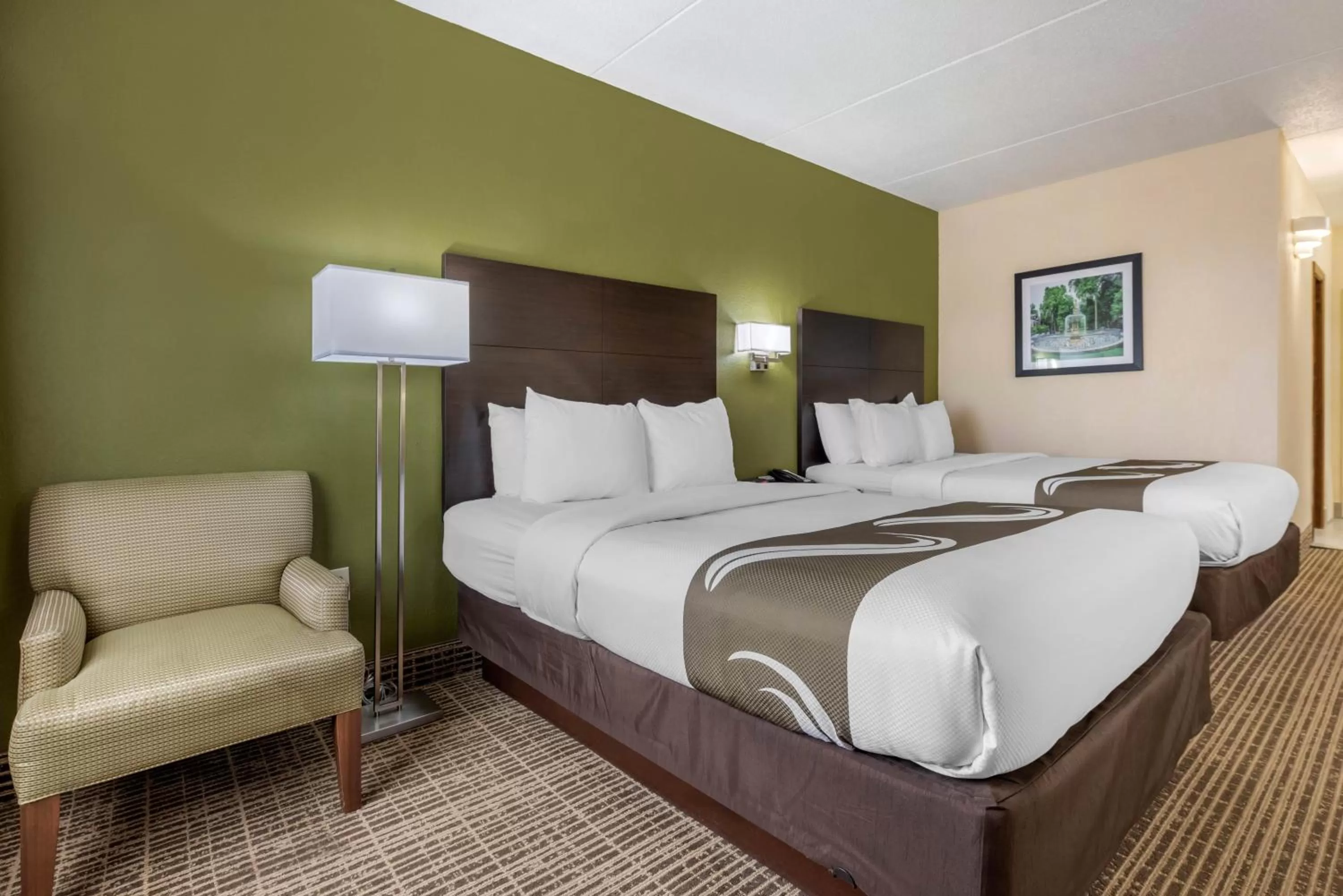 Bed in Quality Inn Louisville