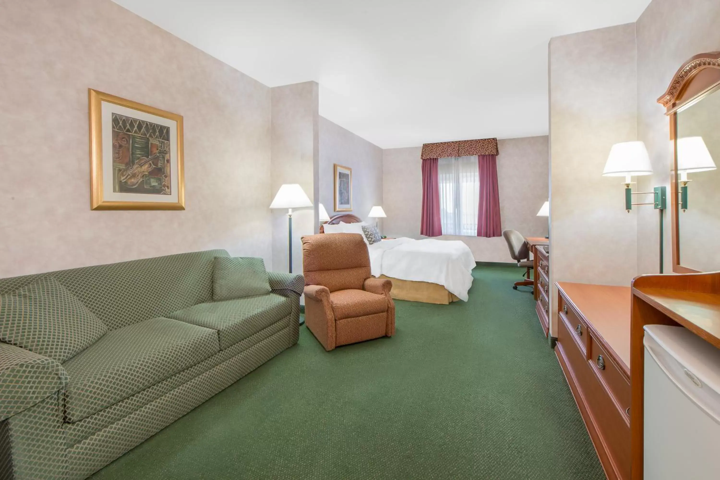 Bedroom, Room Photo in Days Inn & Suites by Wyndham Dumas