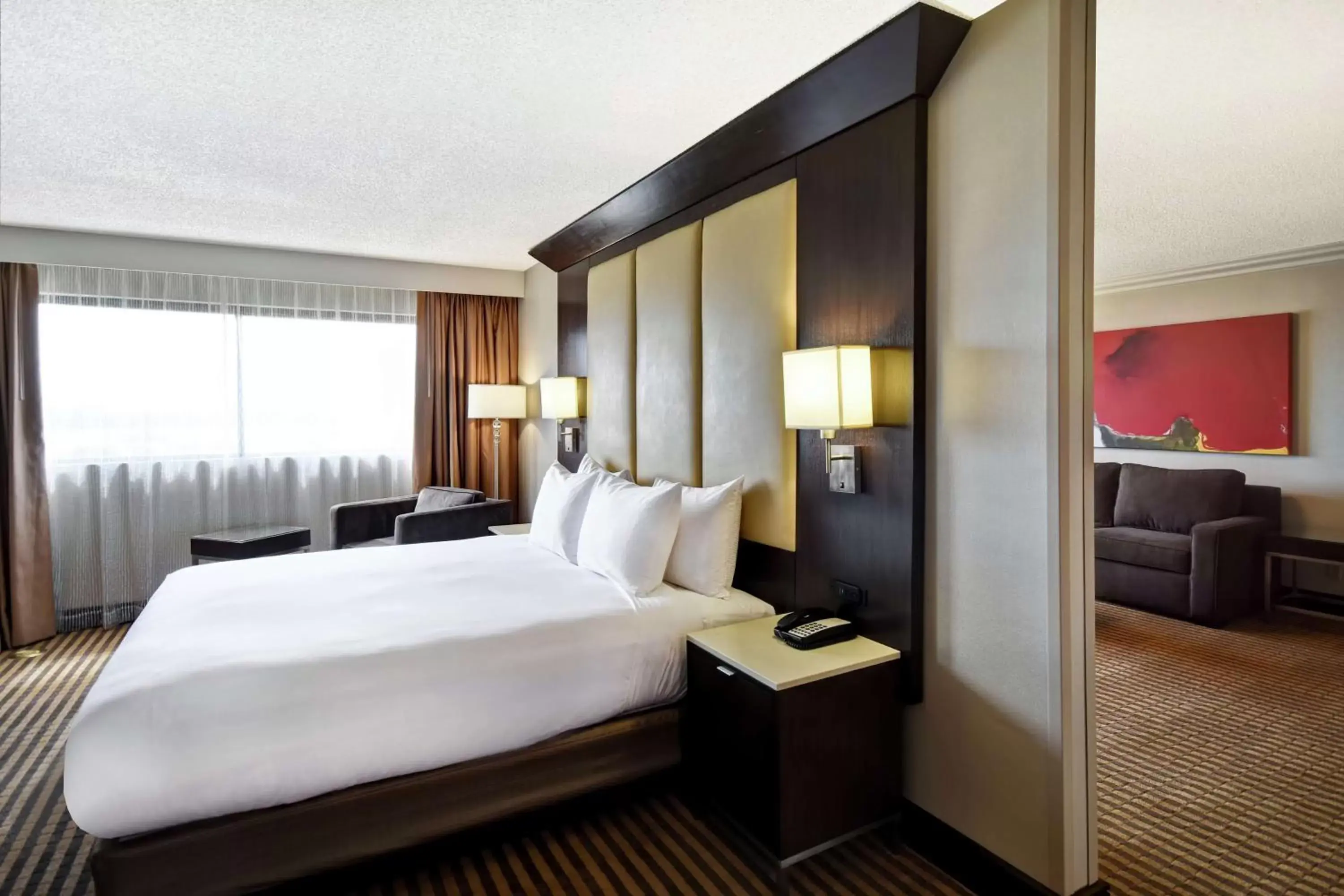 Living room, Bed in DoubleTree by Hilton Pleasanton at The Club
