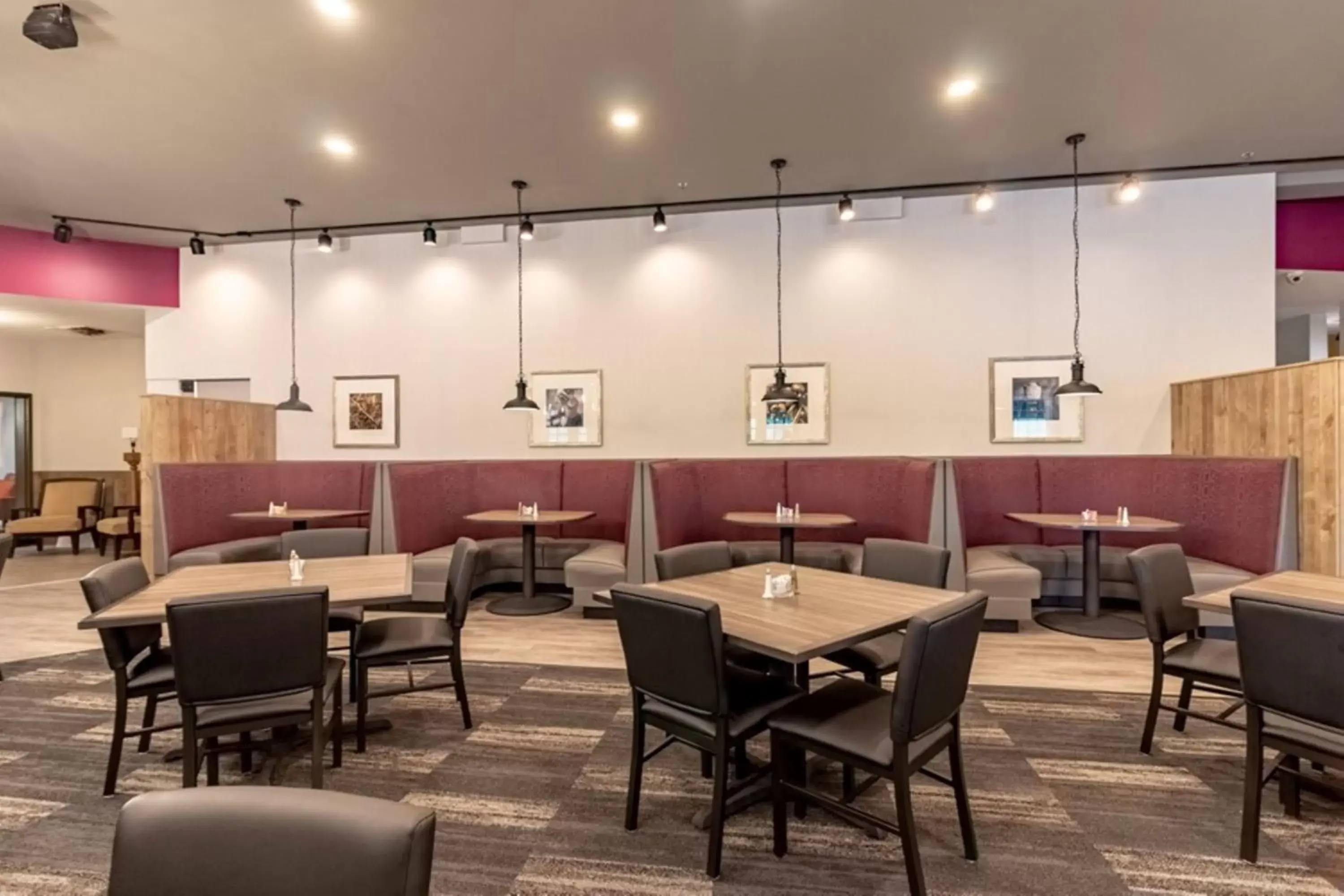 Restaurant/Places to Eat in Holiday Inn Poplar Bluff, an IHG Hotel