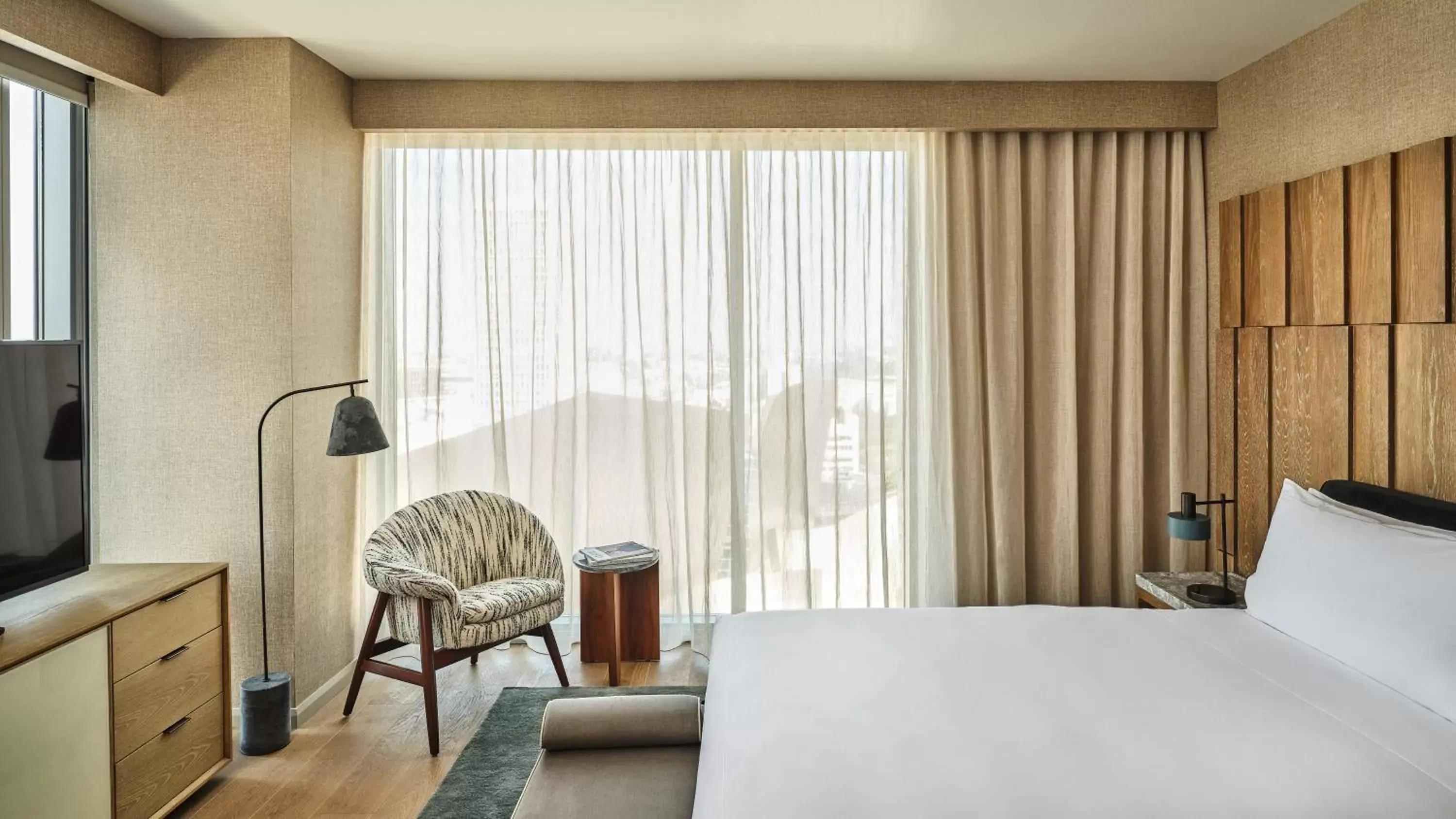 Photo of the whole room, Bed in Conrad Los Angeles