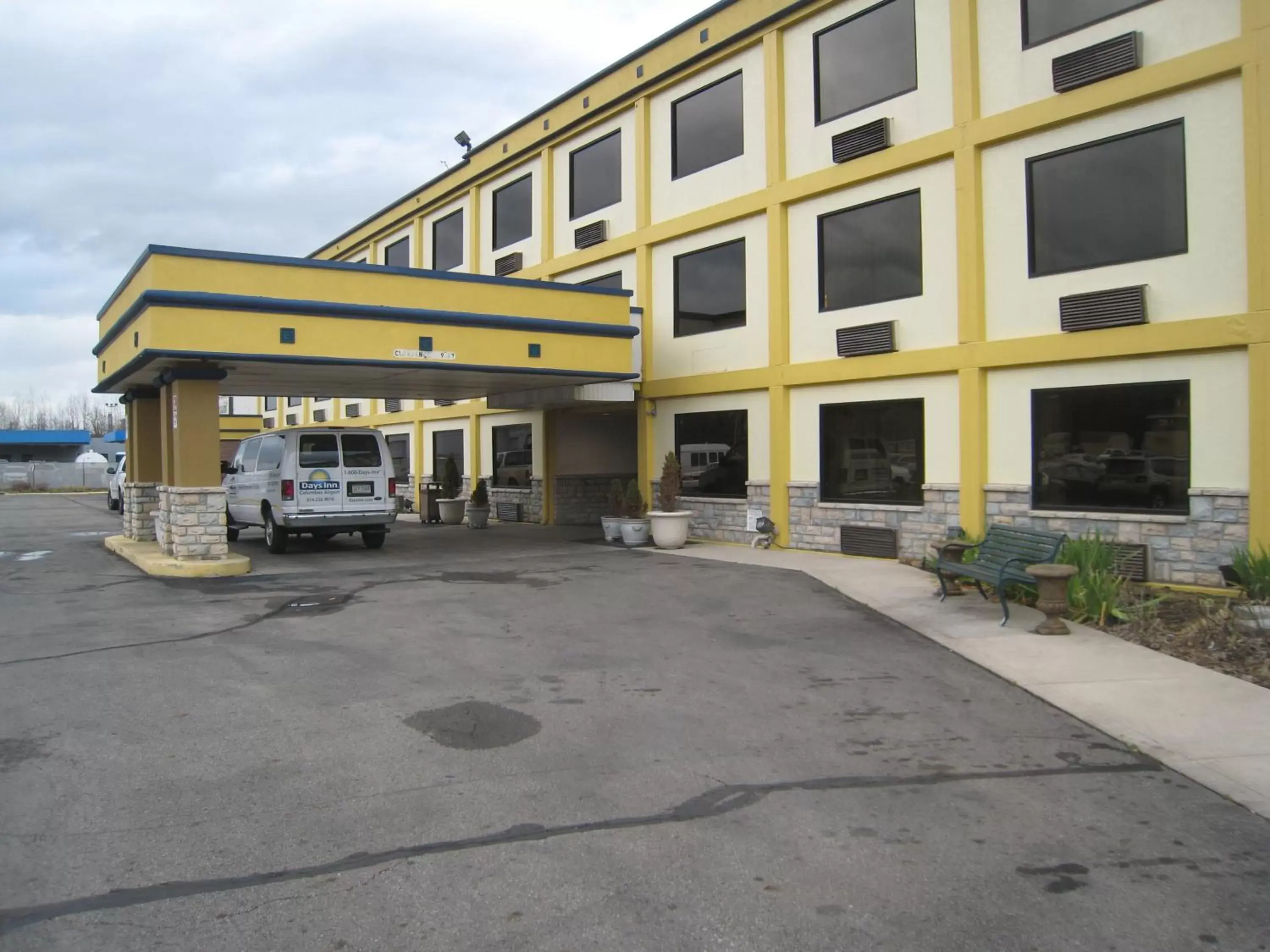 Facade/entrance, Property Building in Days Inn by Wyndham Columbus Airport