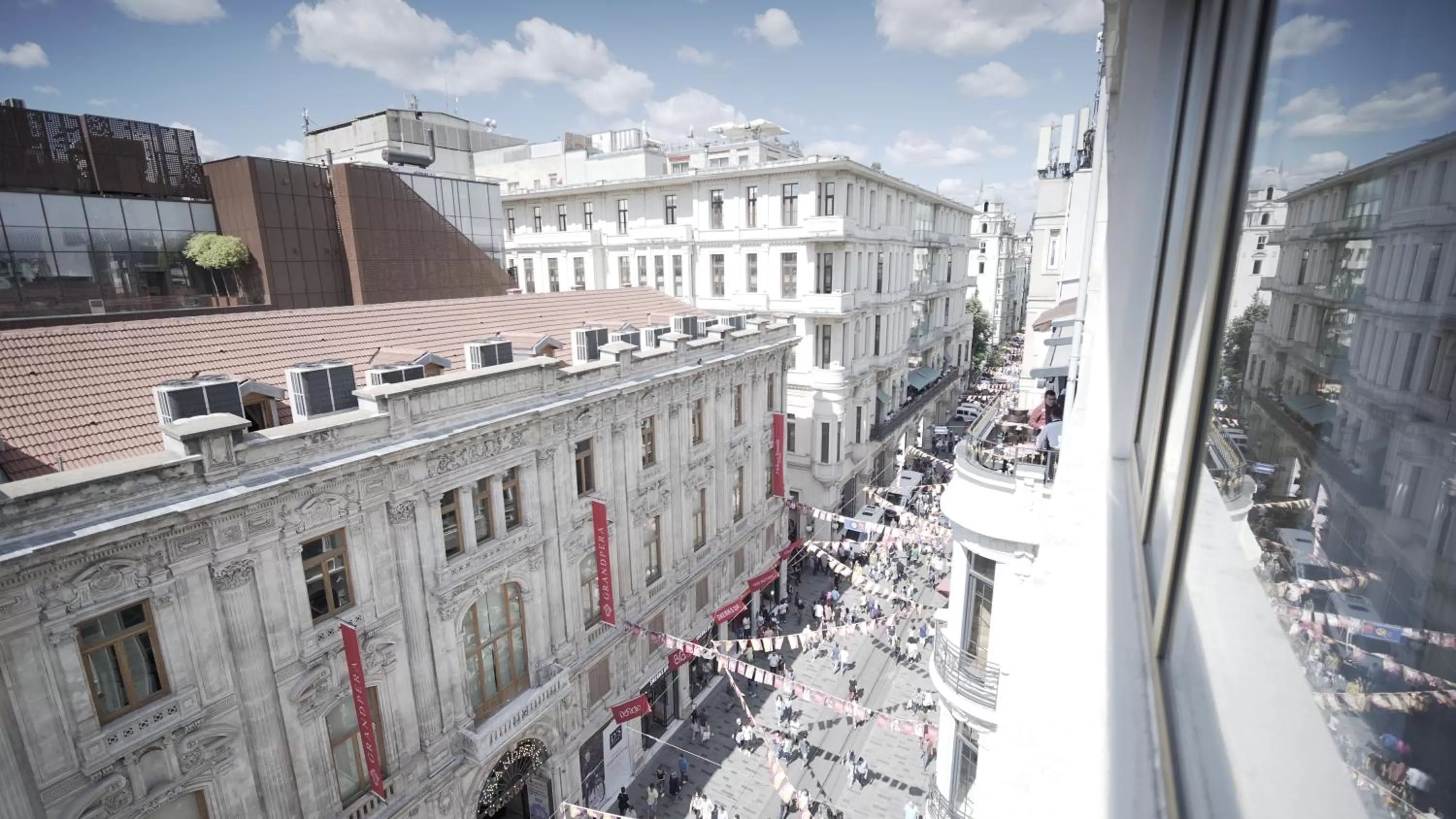 Street view in Burj Al Istanbul