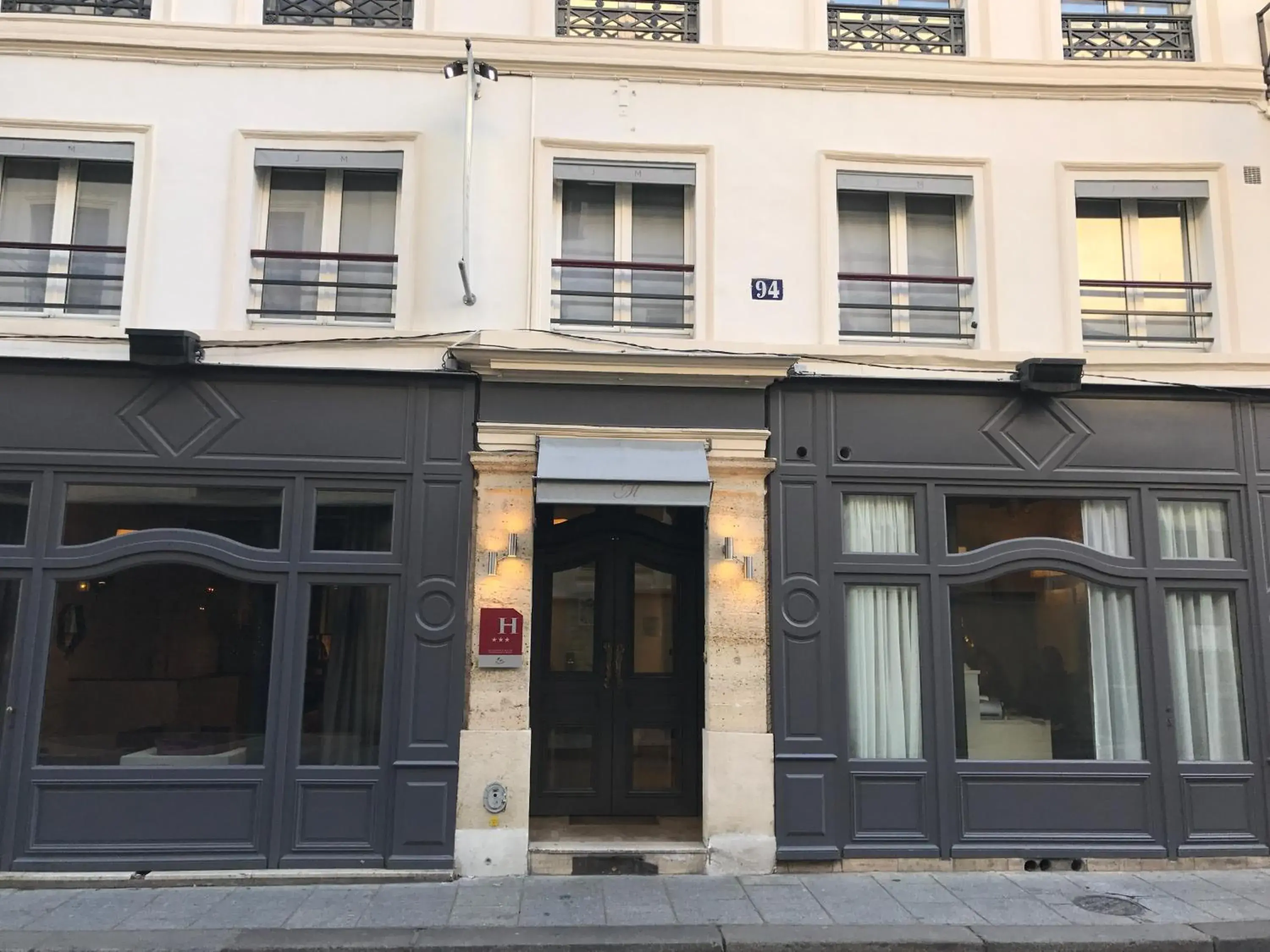 Facade/entrance, Property Building in Hôtel Jacques De Molay