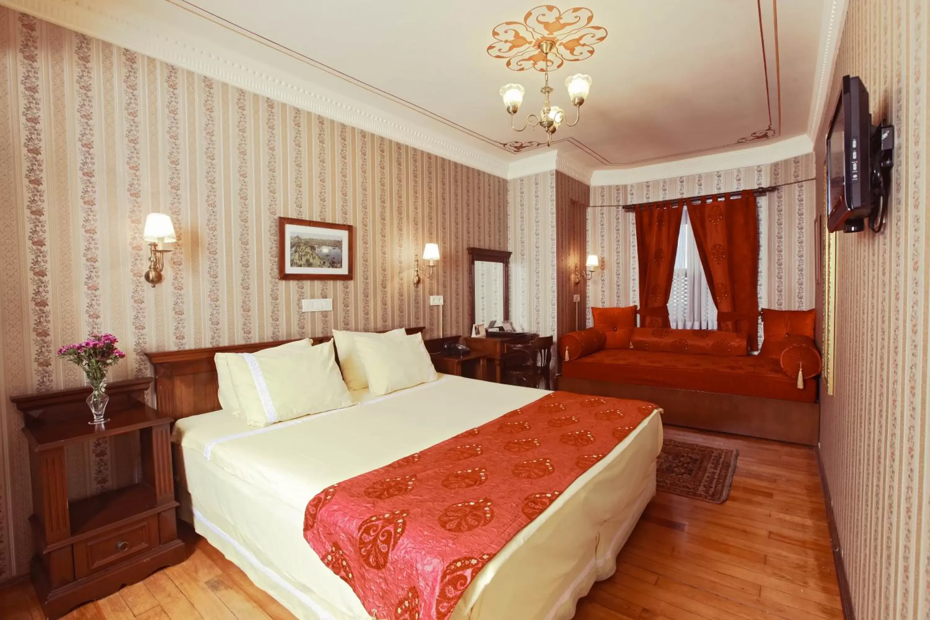 Photo of the whole room, Bed in Dersaadet Hotel Istanbul