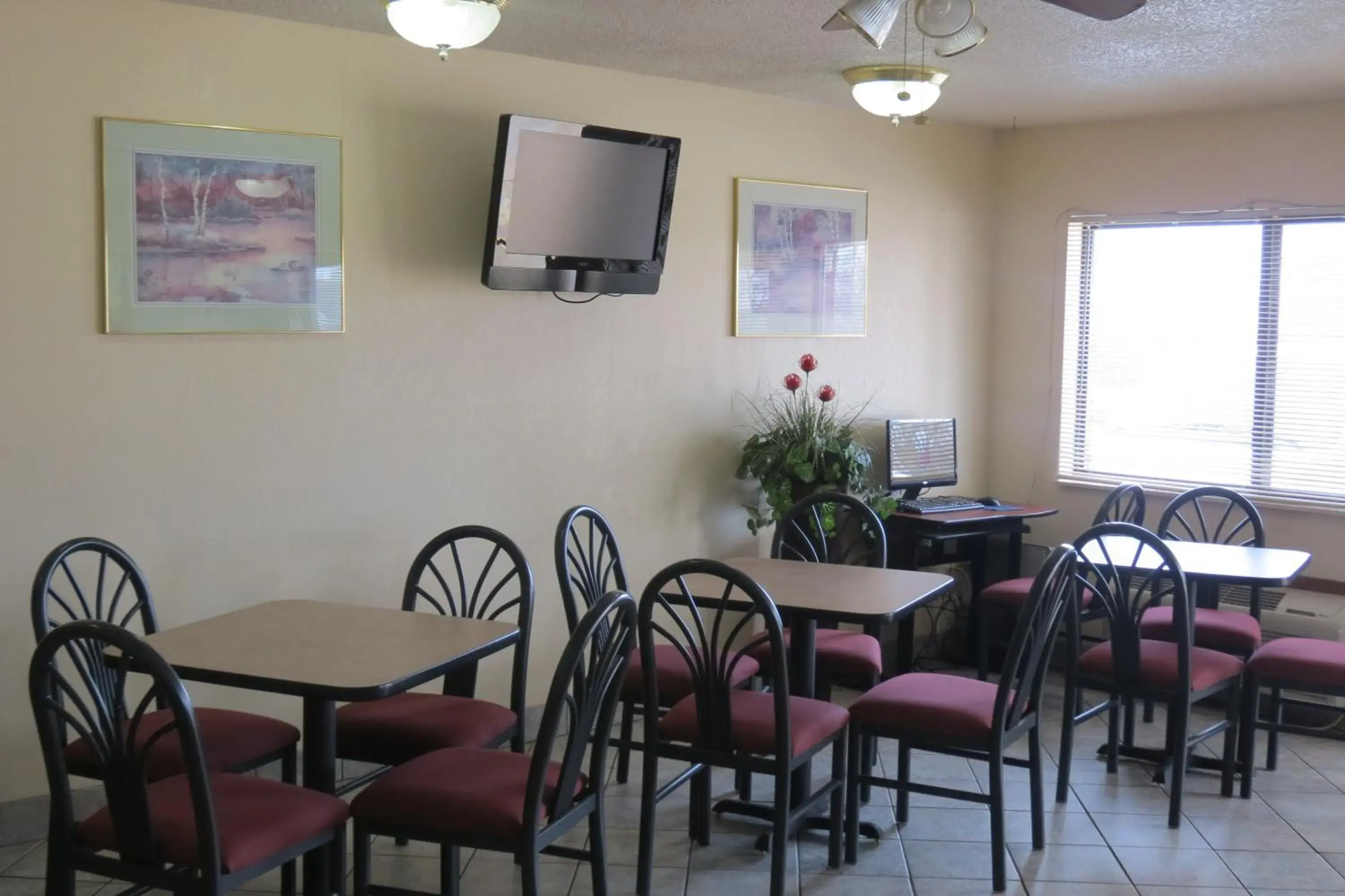 Dining area, Restaurant/Places to Eat in Super 8 by Wyndham Evansville East