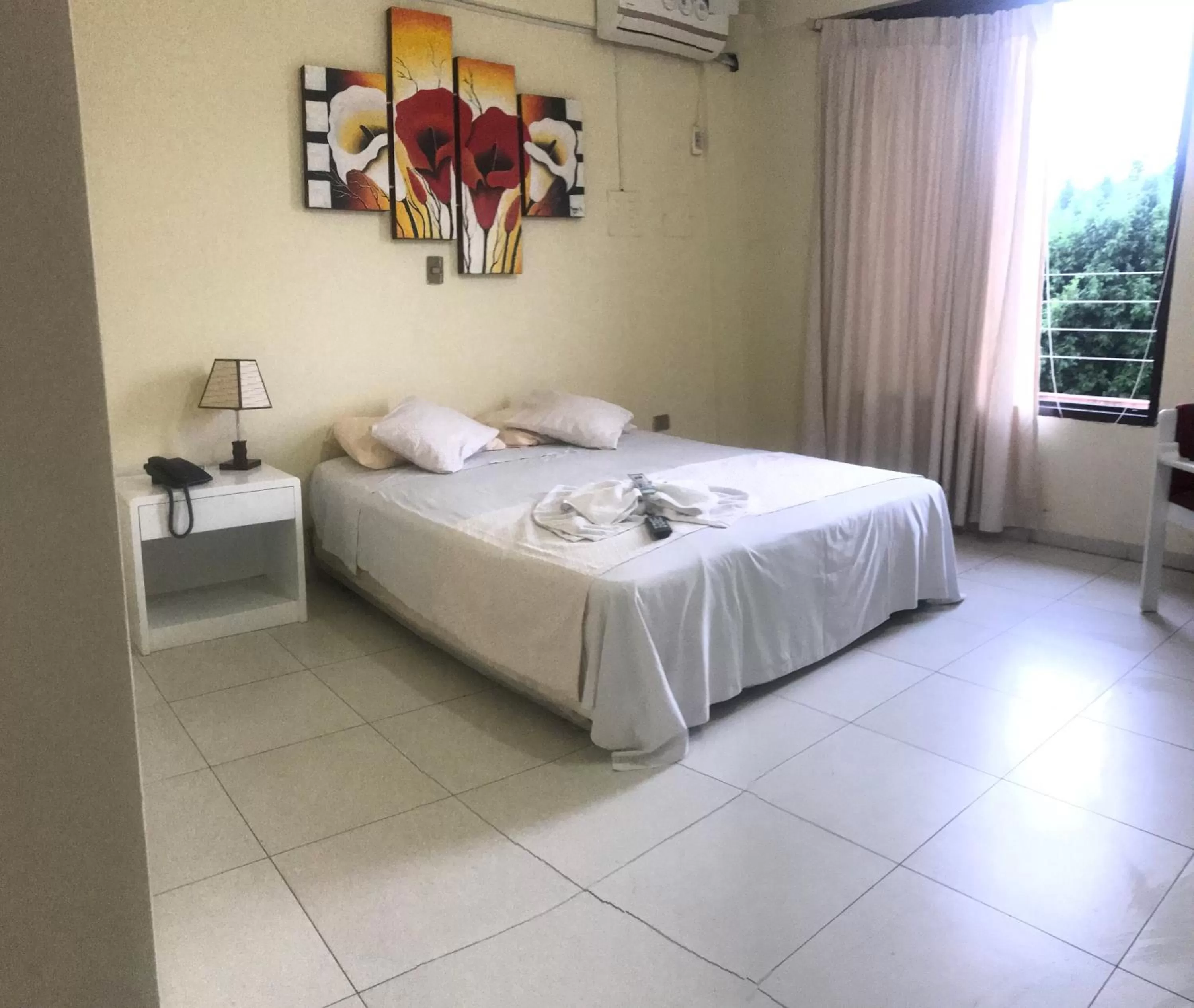 Bed in Hotel Viru Viru II