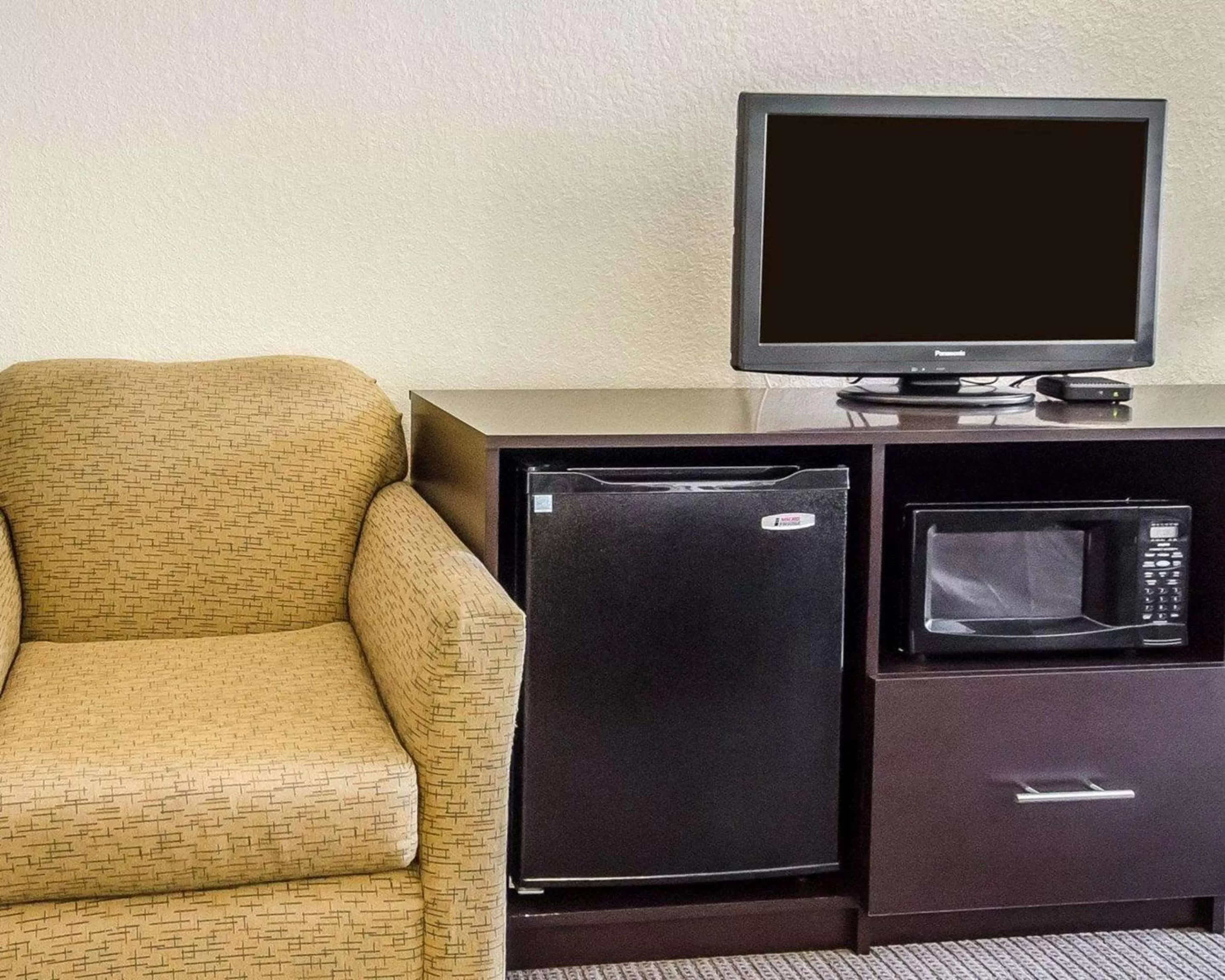 Photo of the whole room in Sleep Inn Louisville Airport & Expo