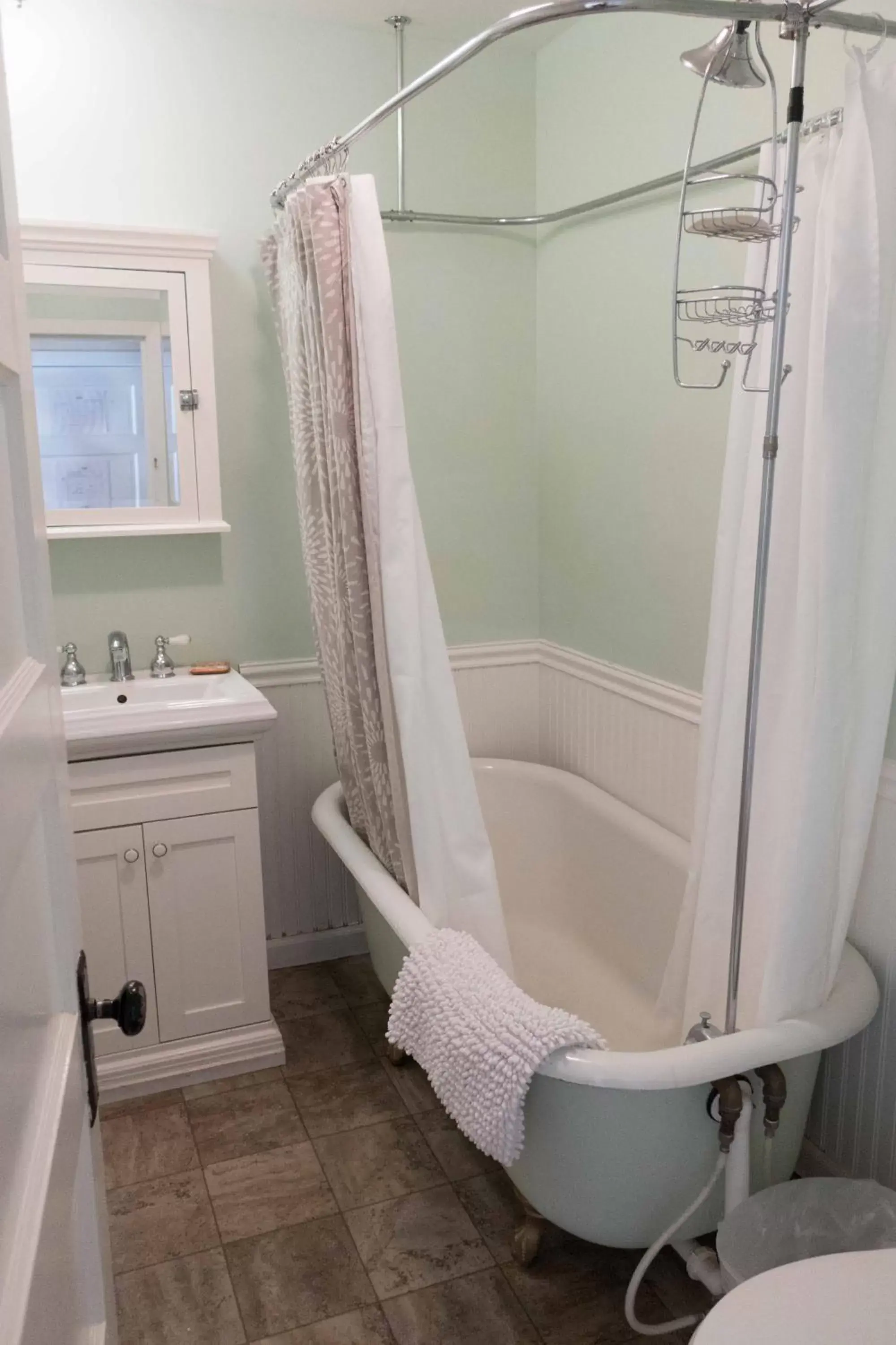 Bathroom in Sauerdough Lodging