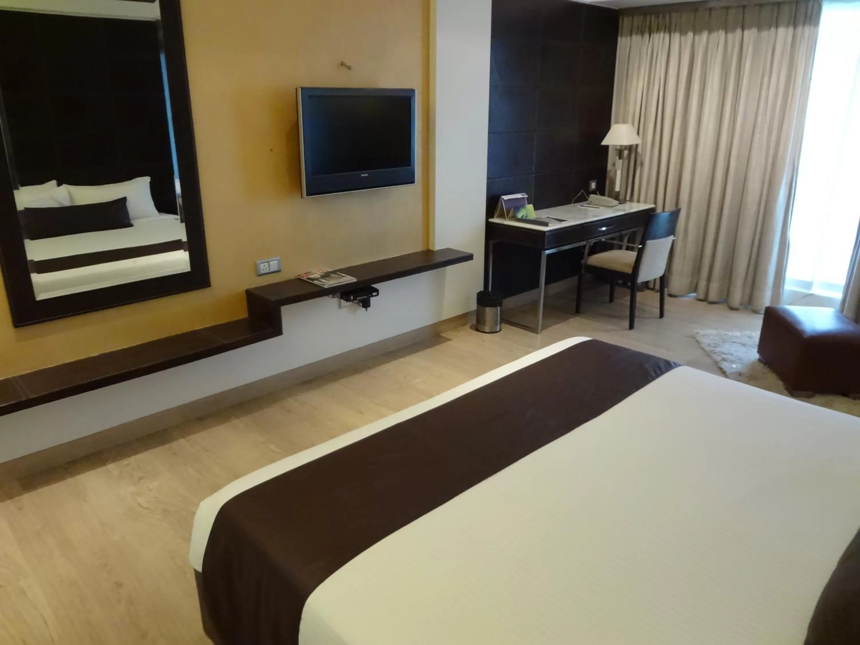 Photo of the whole room, Bed in Mirage Hotel, Mumbai International Airport