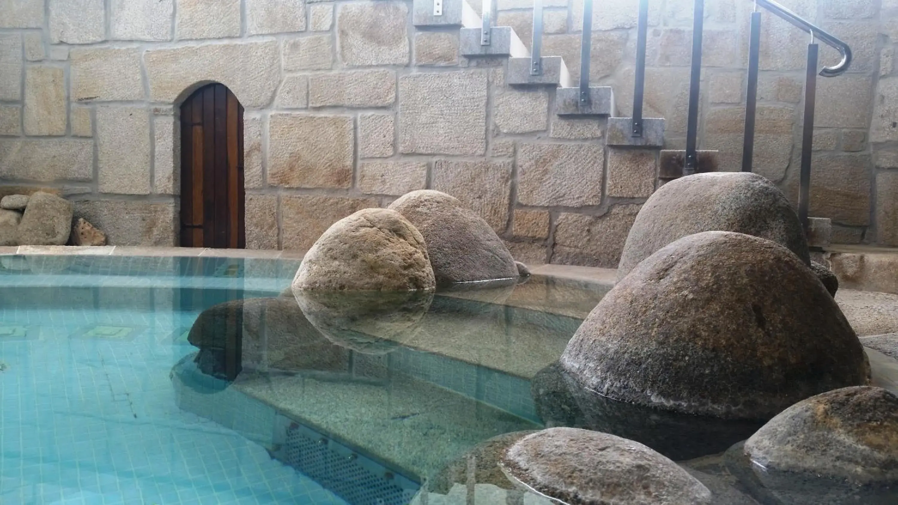 Hot Spring Bath, Swimming Pool in Balneario de Mondariz