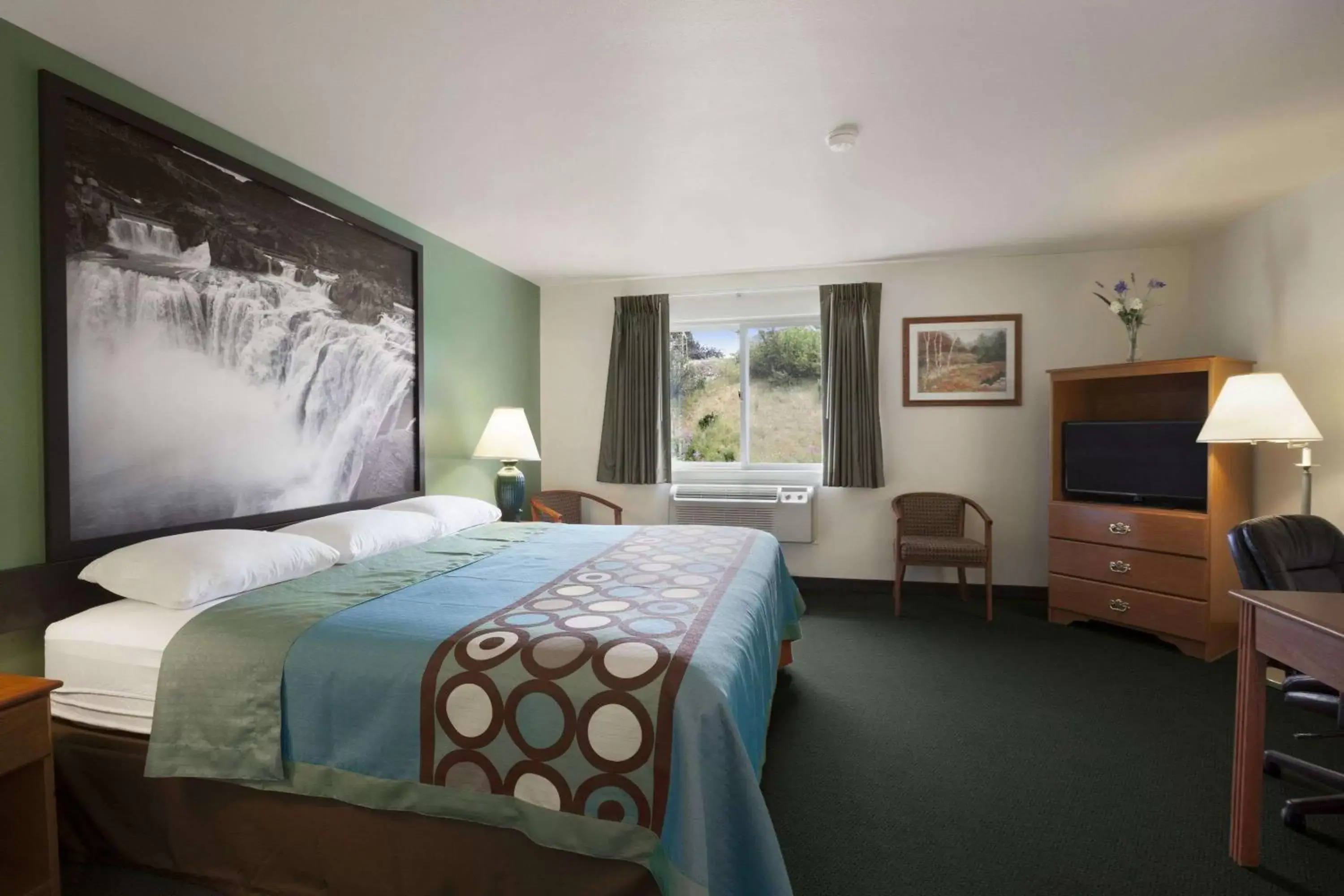 On site, Bed in Super 8 by Wyndham Salmon On site, Bed in Super 8 by Wyndham Salmon
