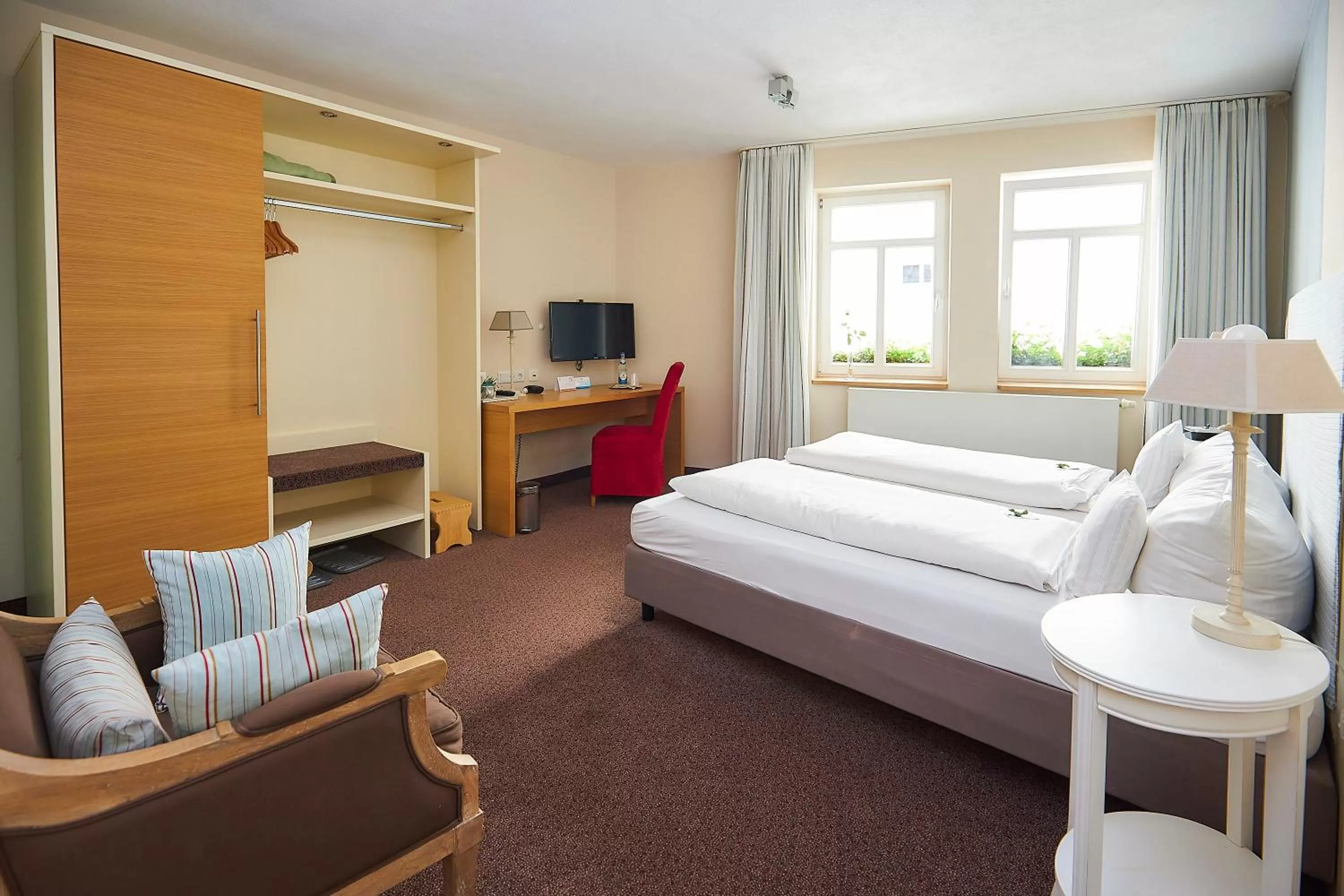 Seating area, Bed in Flair Hotel zum Storchen